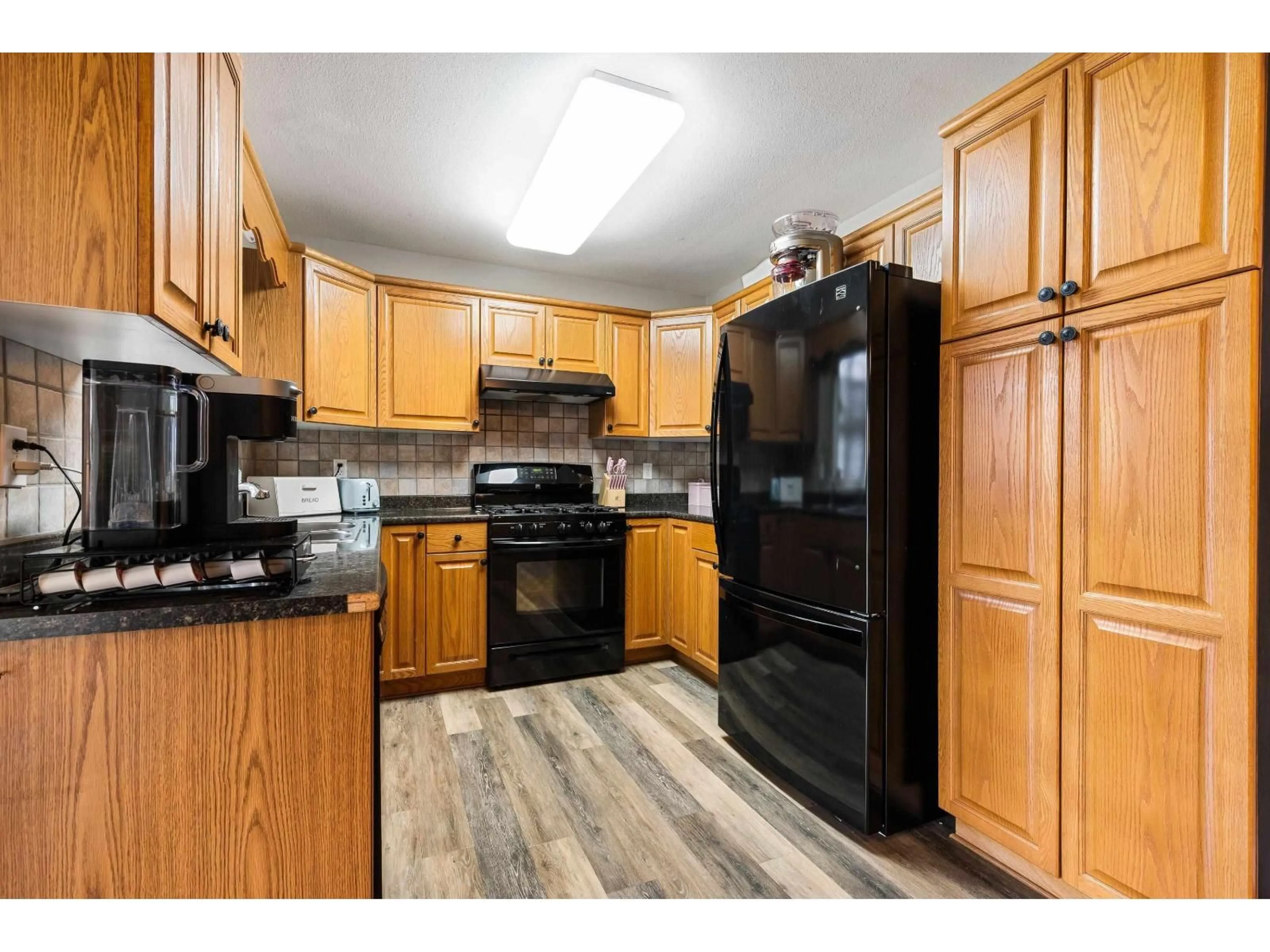 Standard kitchen, unknown for 5642 THORNHILL STREET, Chilliwack British Columbia V2R3Y7