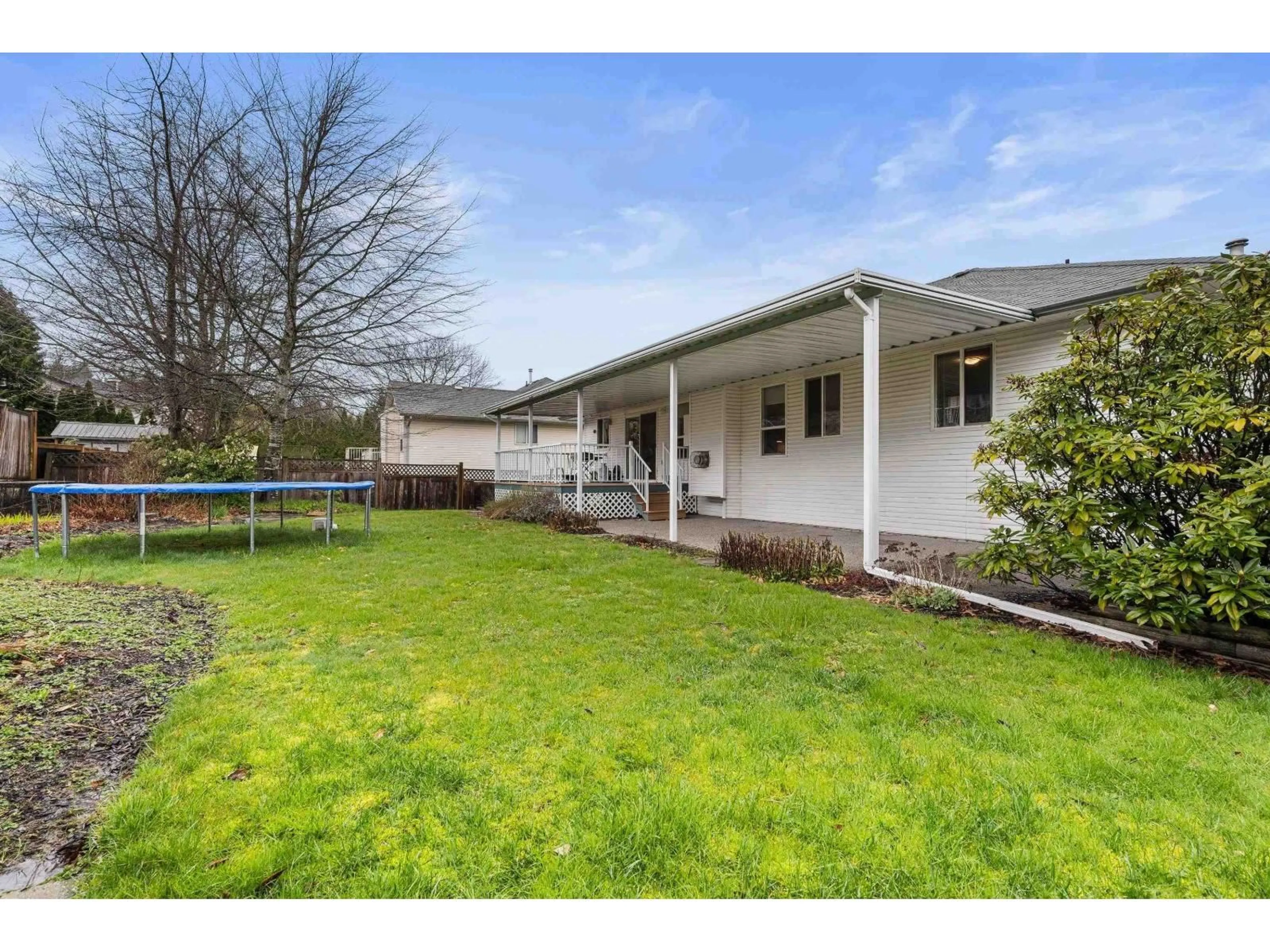 A pic from outside/outdoor area/front of a property/back of a property/a pic from drone, unknown for 5642 THORNHILL STREET, Chilliwack British Columbia V2R3Y7