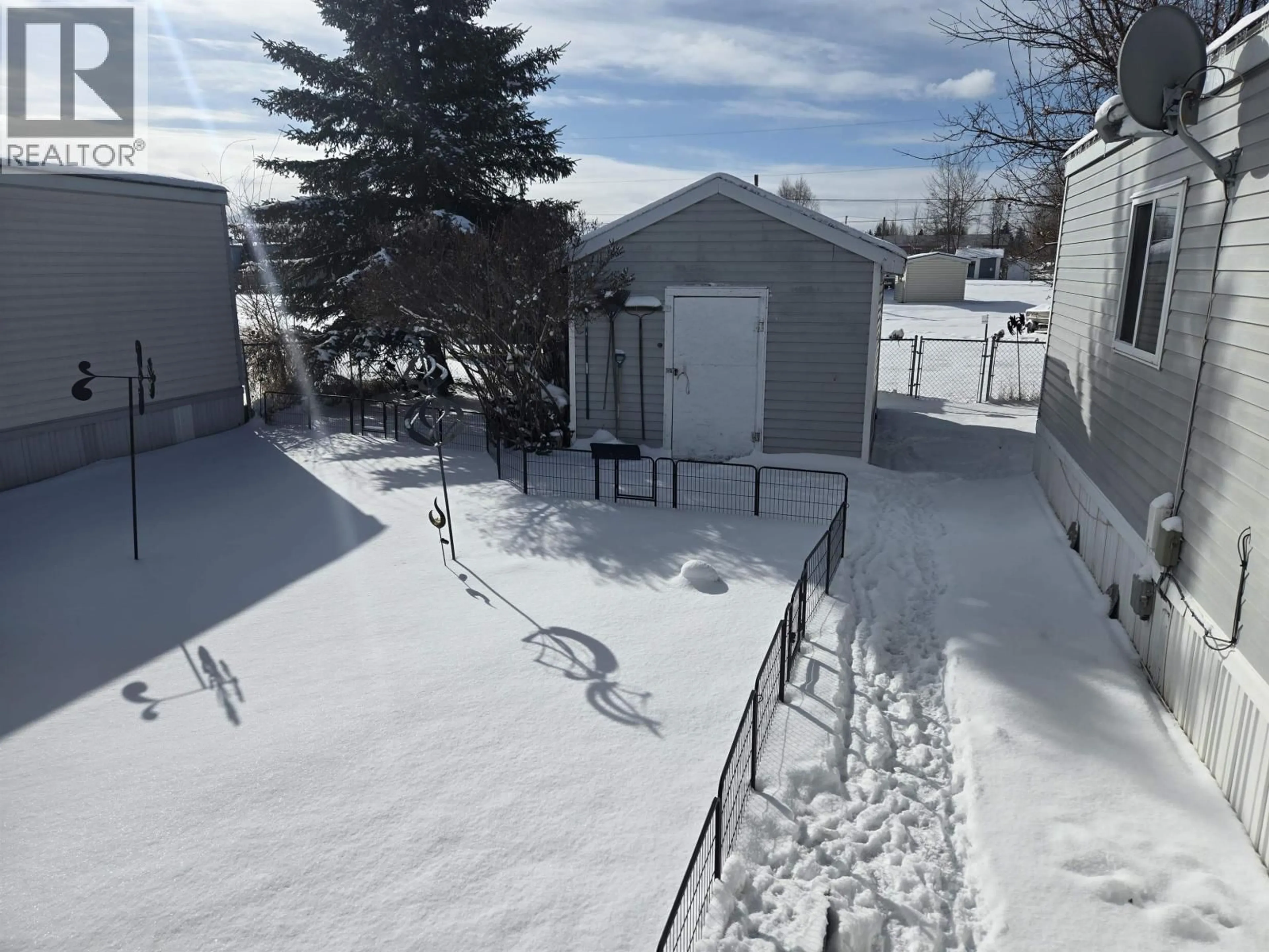 A pic from outside/outdoor area/front of a property/back of a property/a pic from drone, street for 33 - 602 ELM STREET, Quesnel British Columbia V2J3X1