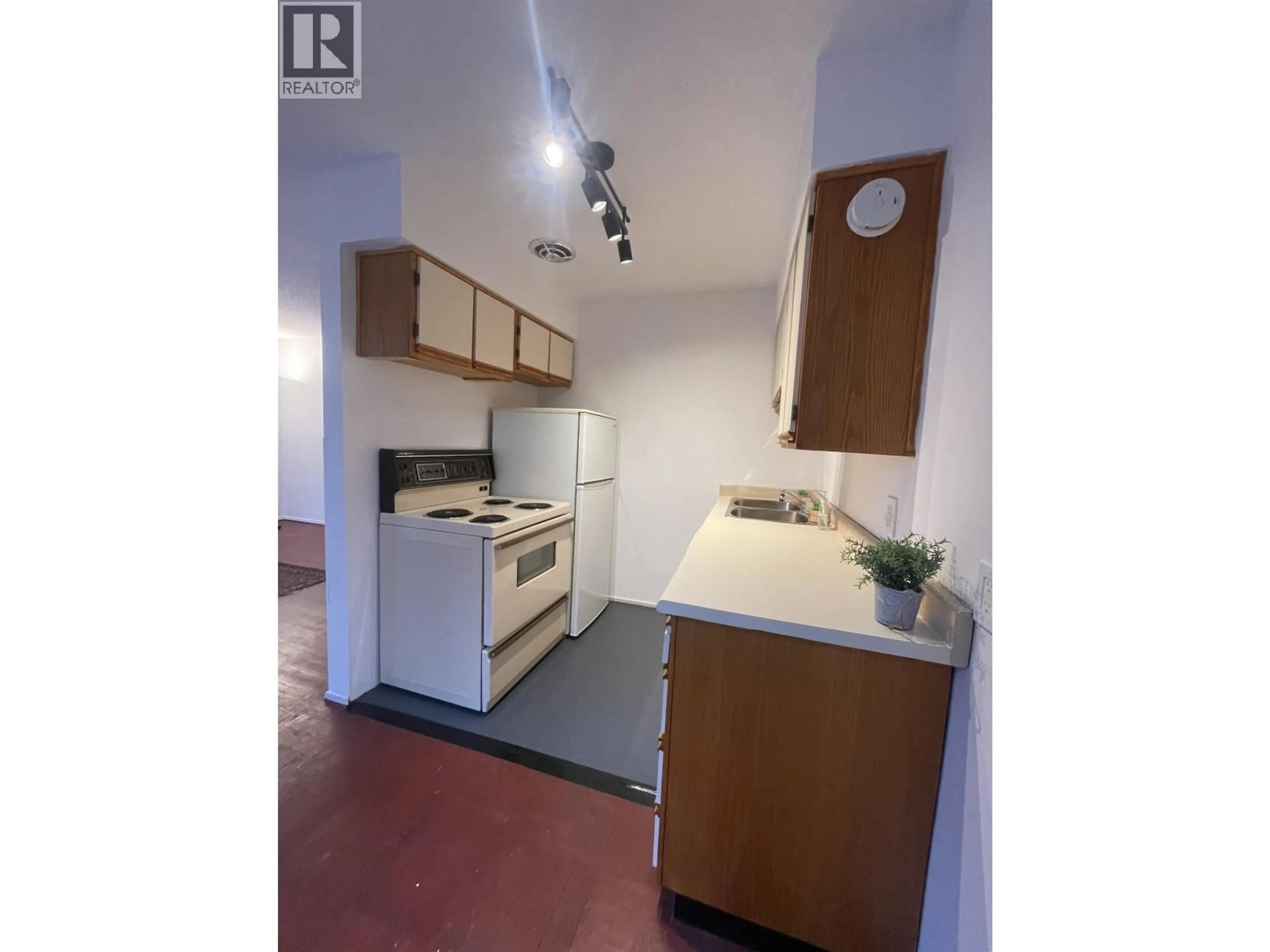 Standard kitchen, unknown for 210 - 1050 JERVIS STREET, Vancouver British Columbia V6E2C1