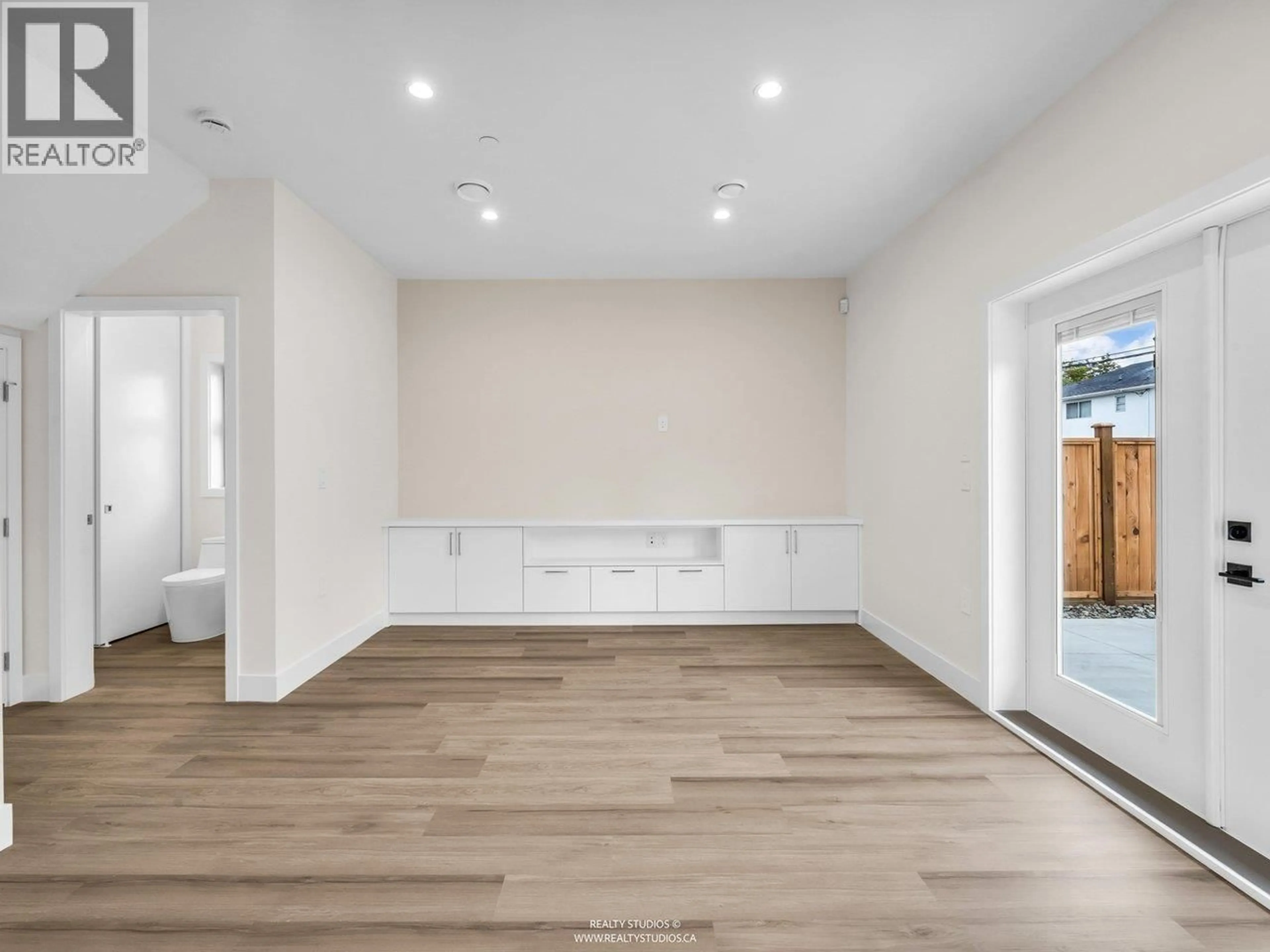 A pic of a room for 2 - 4257 KNIGHT STREET, Vancouver British Columbia V5N3M3