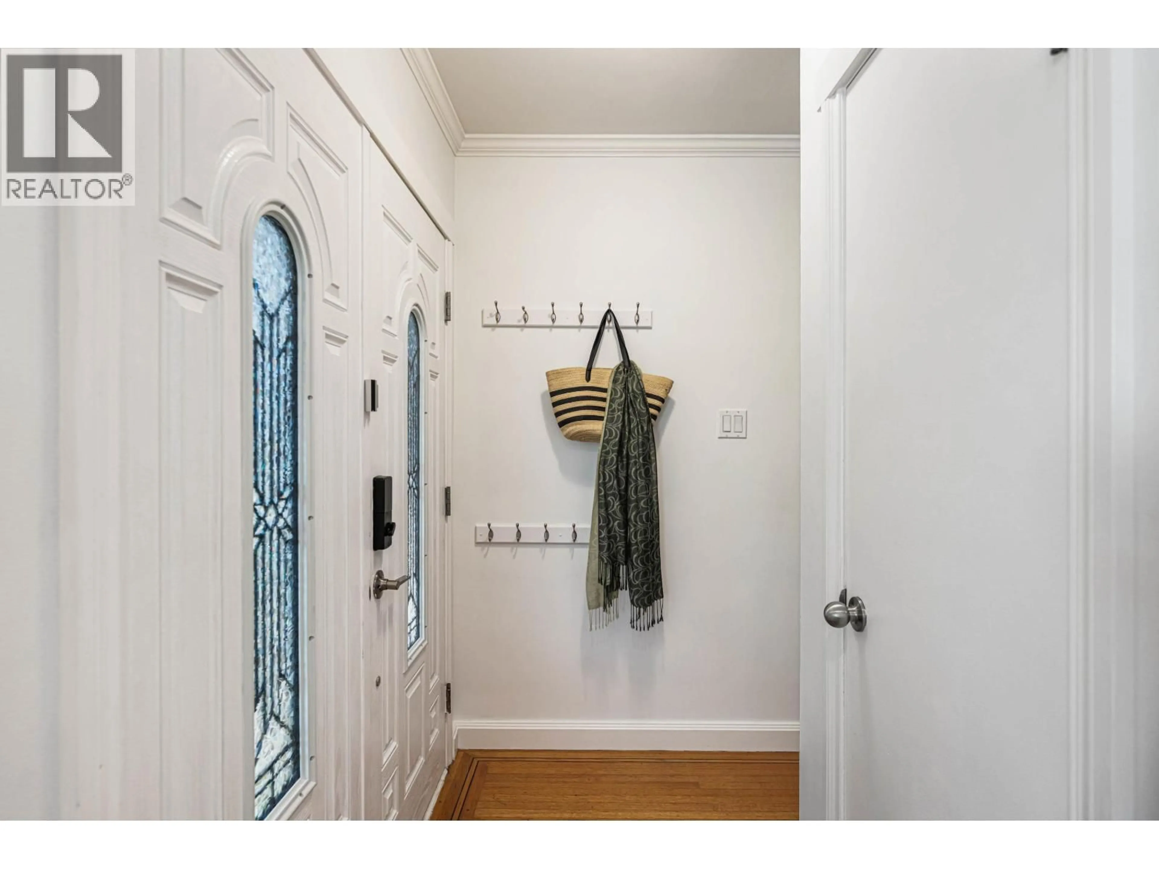 Indoor entryway for 8326 ROYAL OAK AVENUE, Burnaby British Columbia V5J4L2