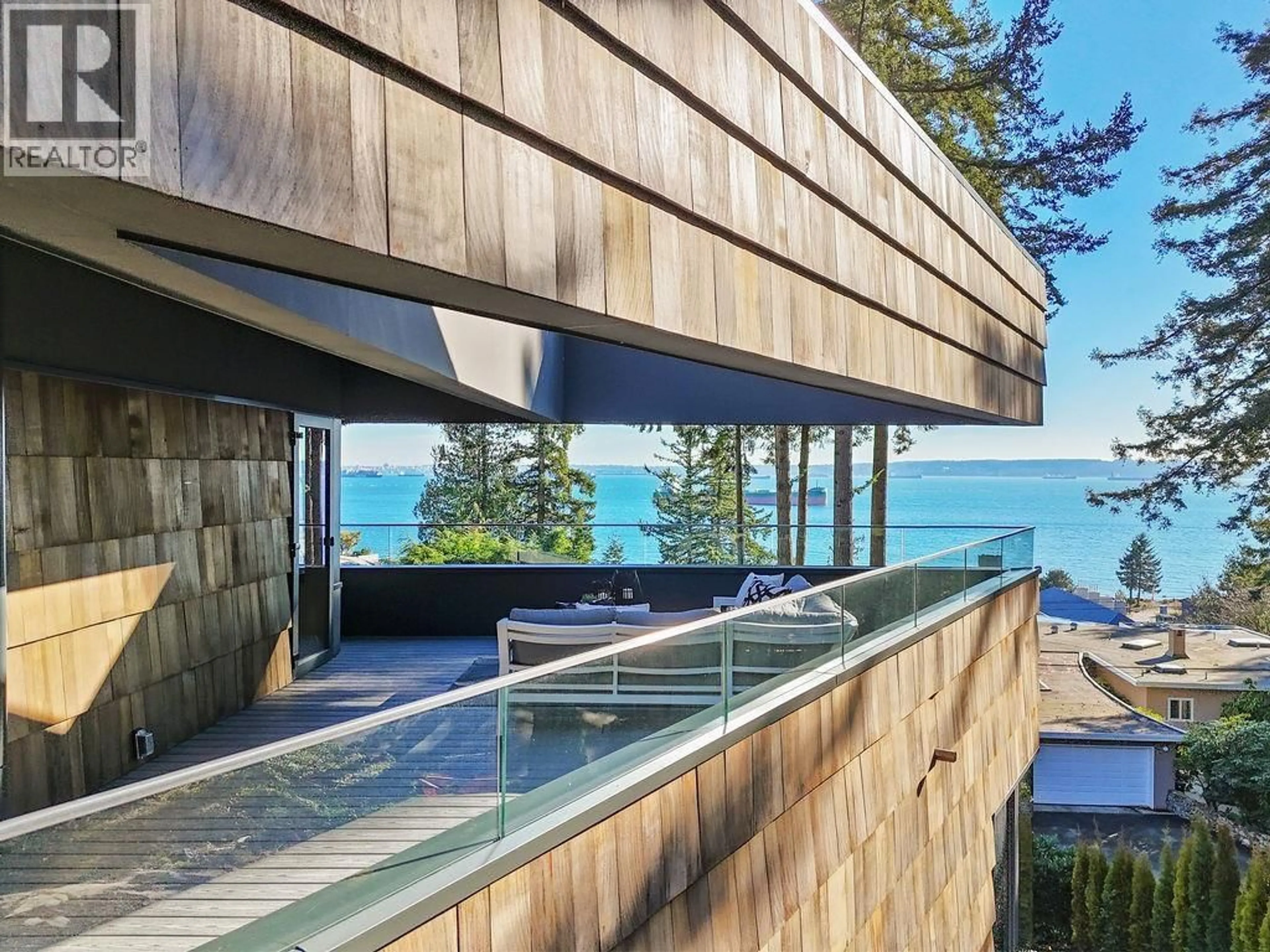 Contemporary bathroom, unknown for 4166 ROSE CRESCENT, West Vancouver British Columbia V7V2N8