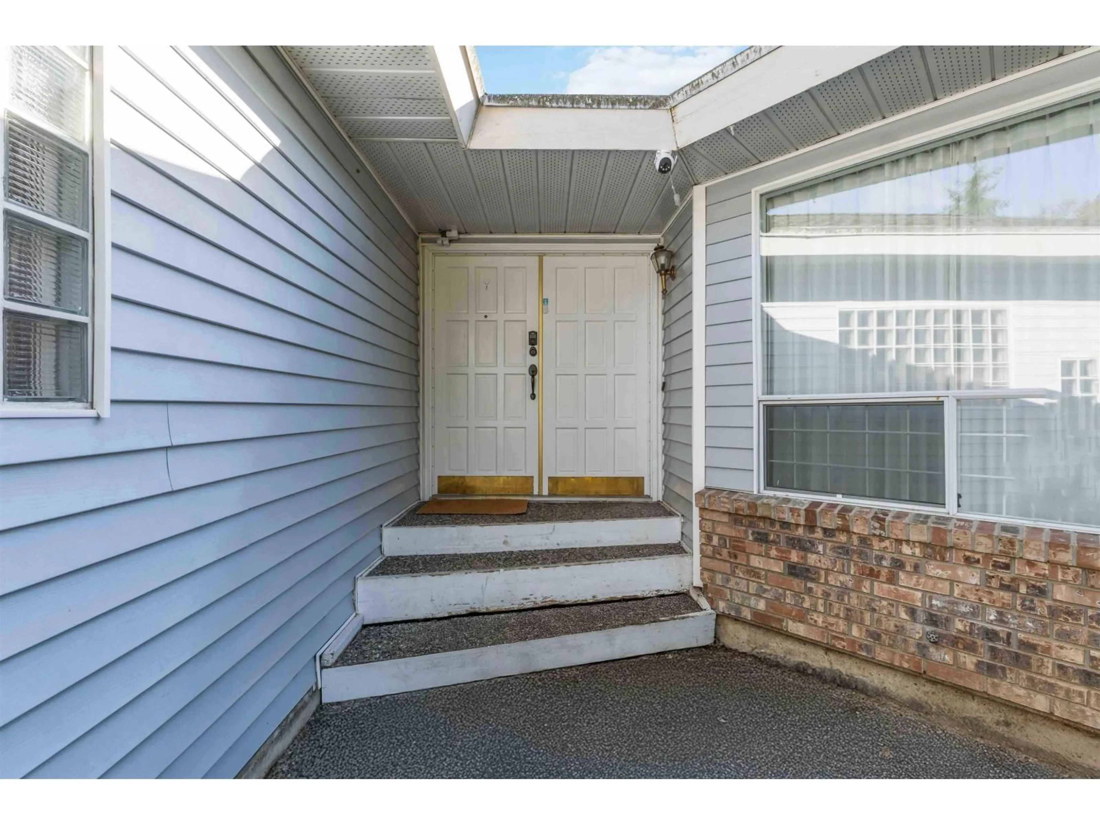 Indoor entryway for 14082 20 AVENUE, Surrey British Columbia V4A8P6