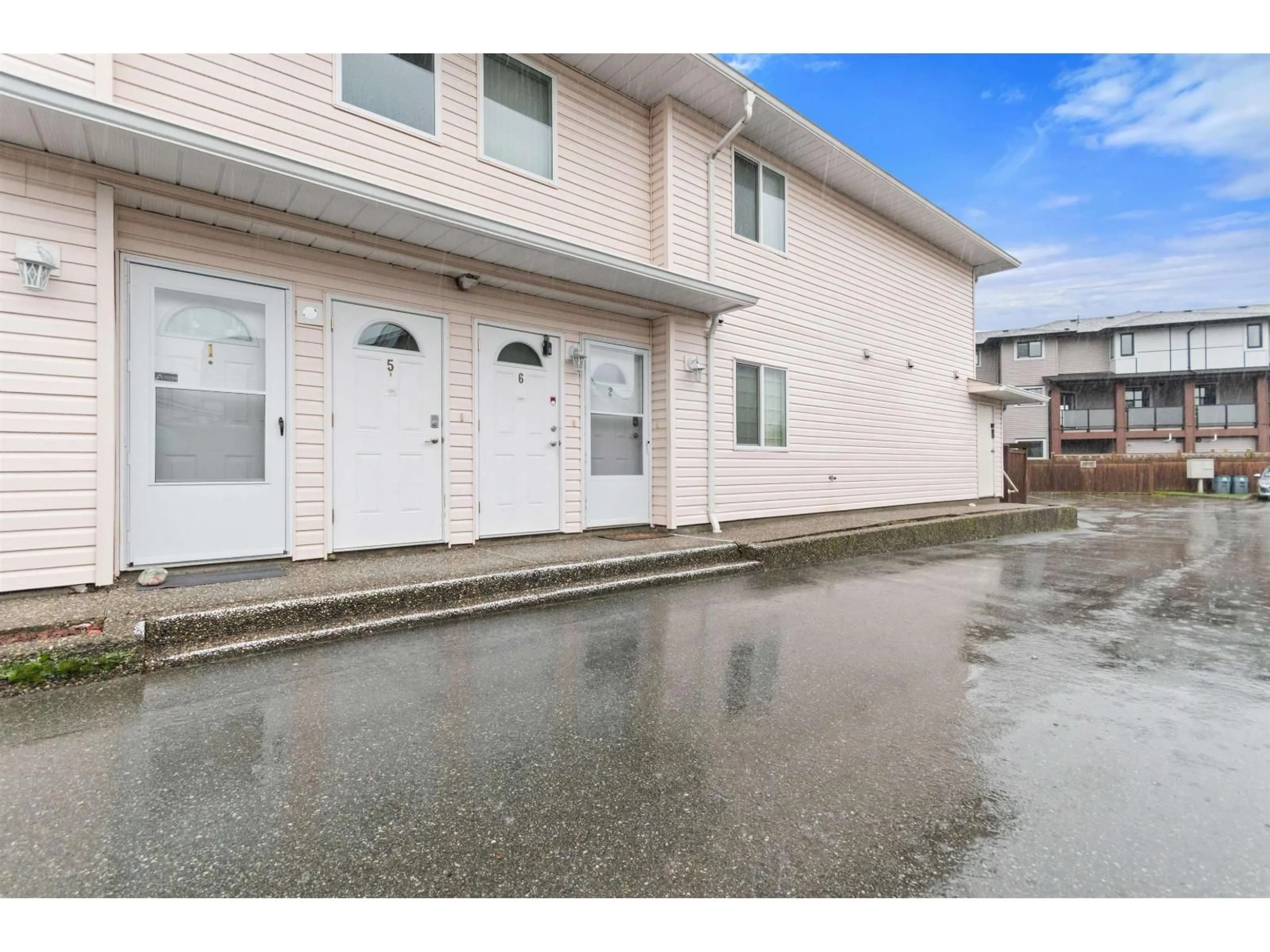 Patio, street for 6 - 46562 YALE ROAD, Chilliwack British Columbia V2P2R5