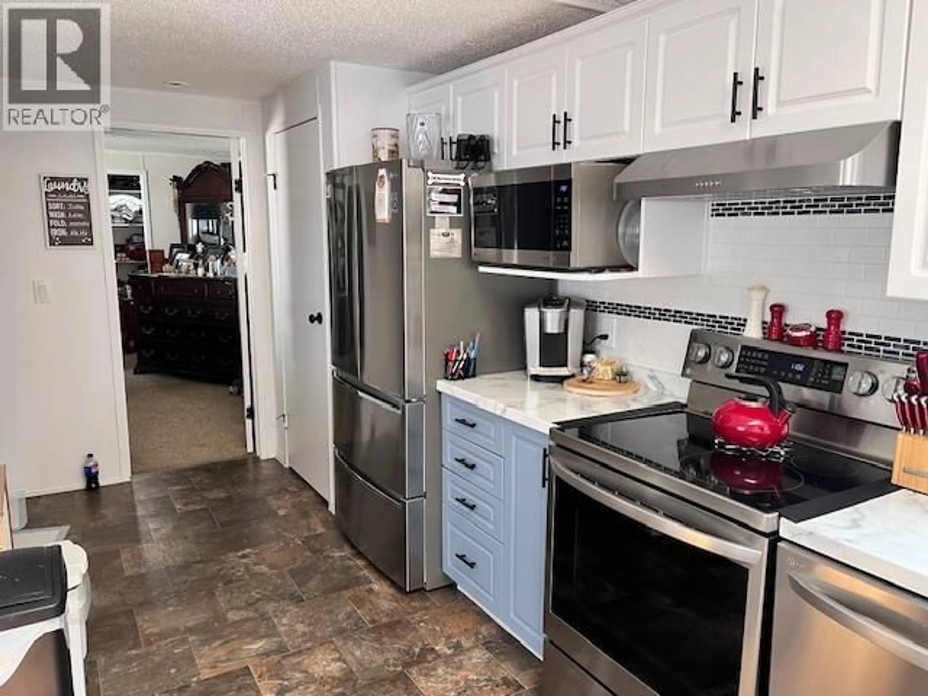 Open concept kitchen, ceramic/tile floor for 33 - 3656 HILBORN ROAD, Quesnel British Columbia V2J3P7