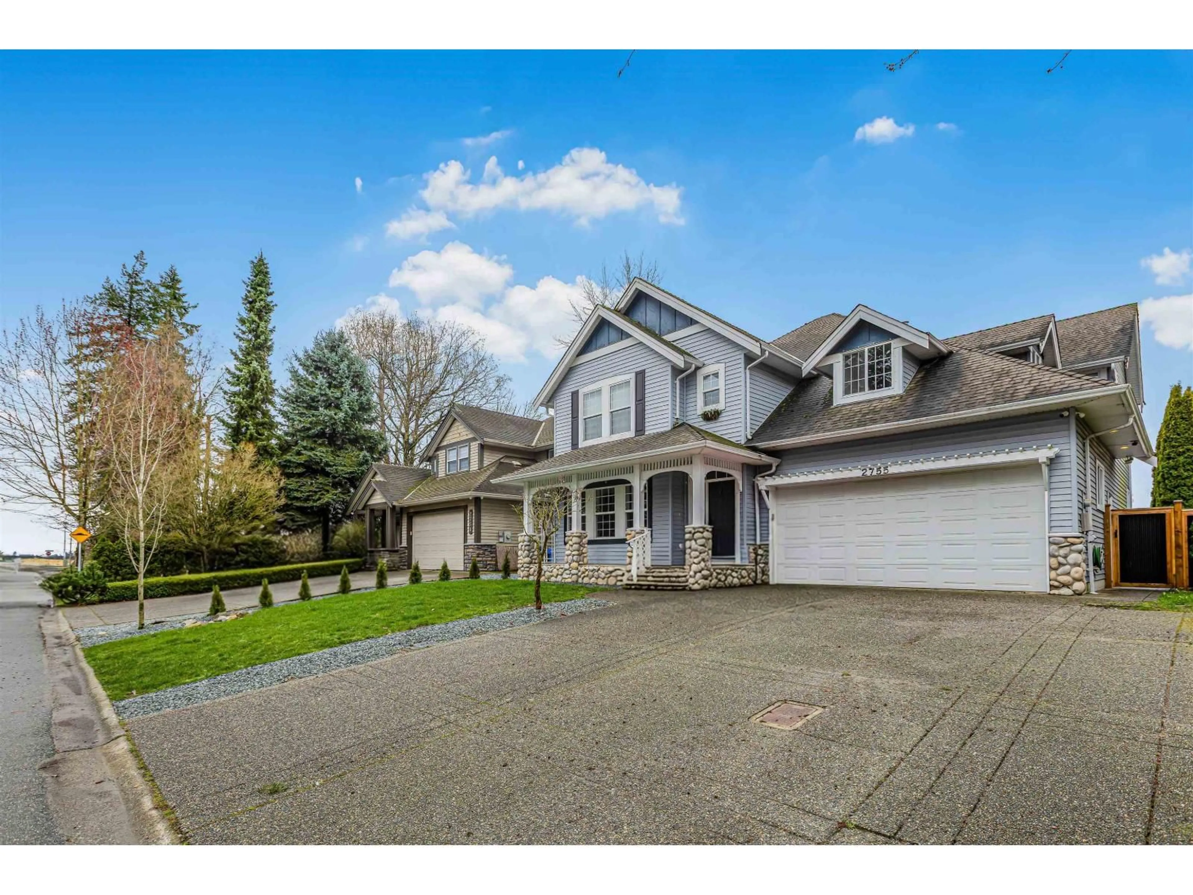 A pic from outside/outdoor area/front of a property/back of a property/a pic from drone, street for 2755 BERNADOTTE STREET, Abbotsford British Columbia V4X1H4