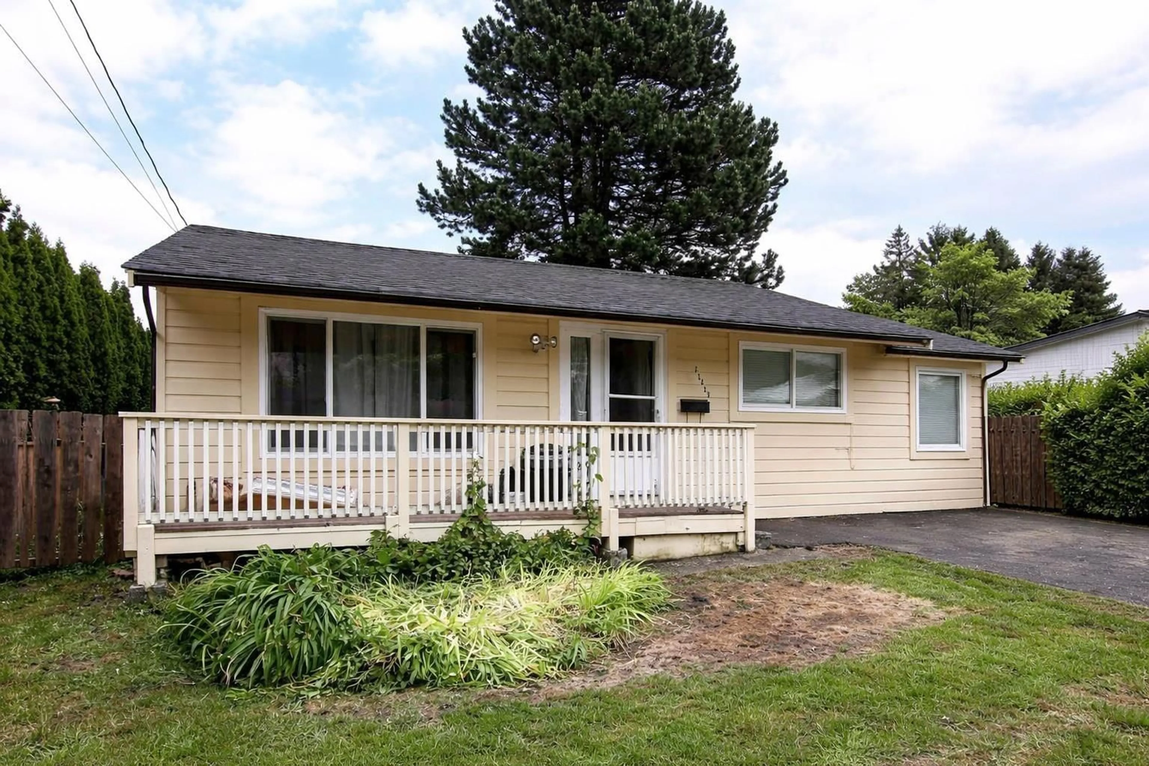 Home with vinyl exterior material, street for 13475 HILTON ROAD, Surrey British Columbia V3R5J3