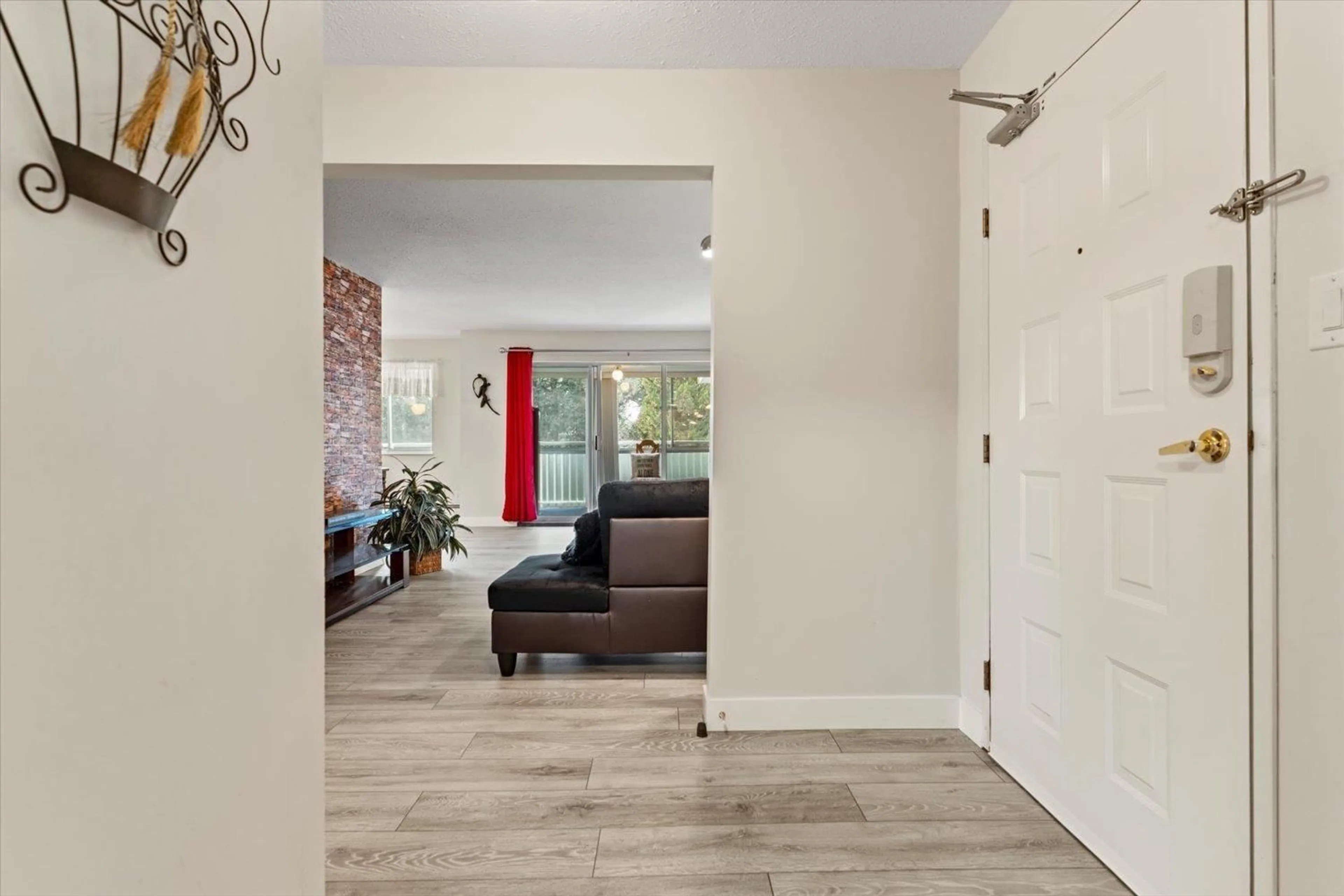 Indoor entryway for 303 - 32070 PEARDONVILLE ROAD, Abbotsford British Columbia V2T6N9