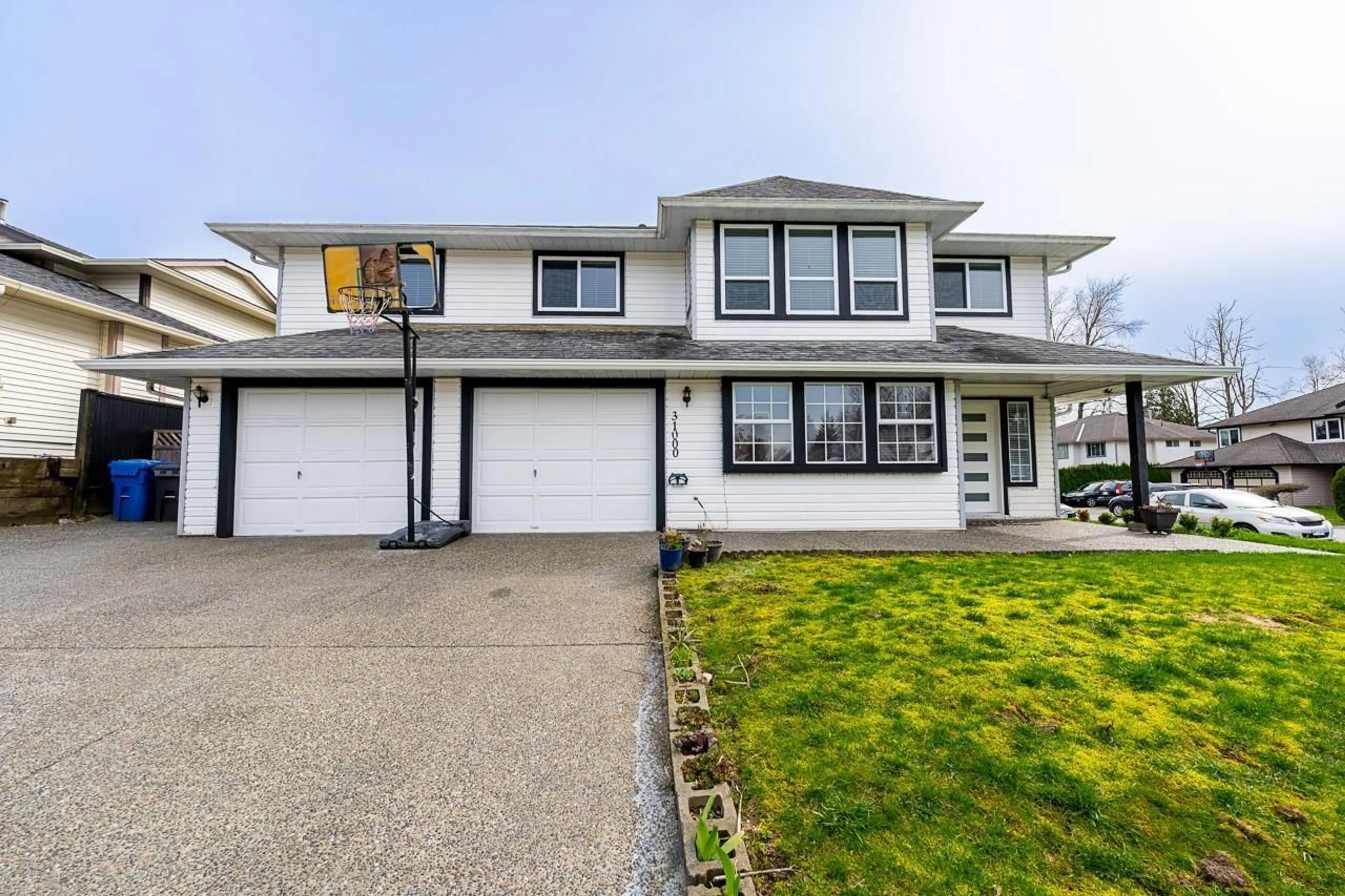 Home with vinyl exterior material, street for 31000 SIDONI AVENUE, Abbotsford British Columbia V2T5K1