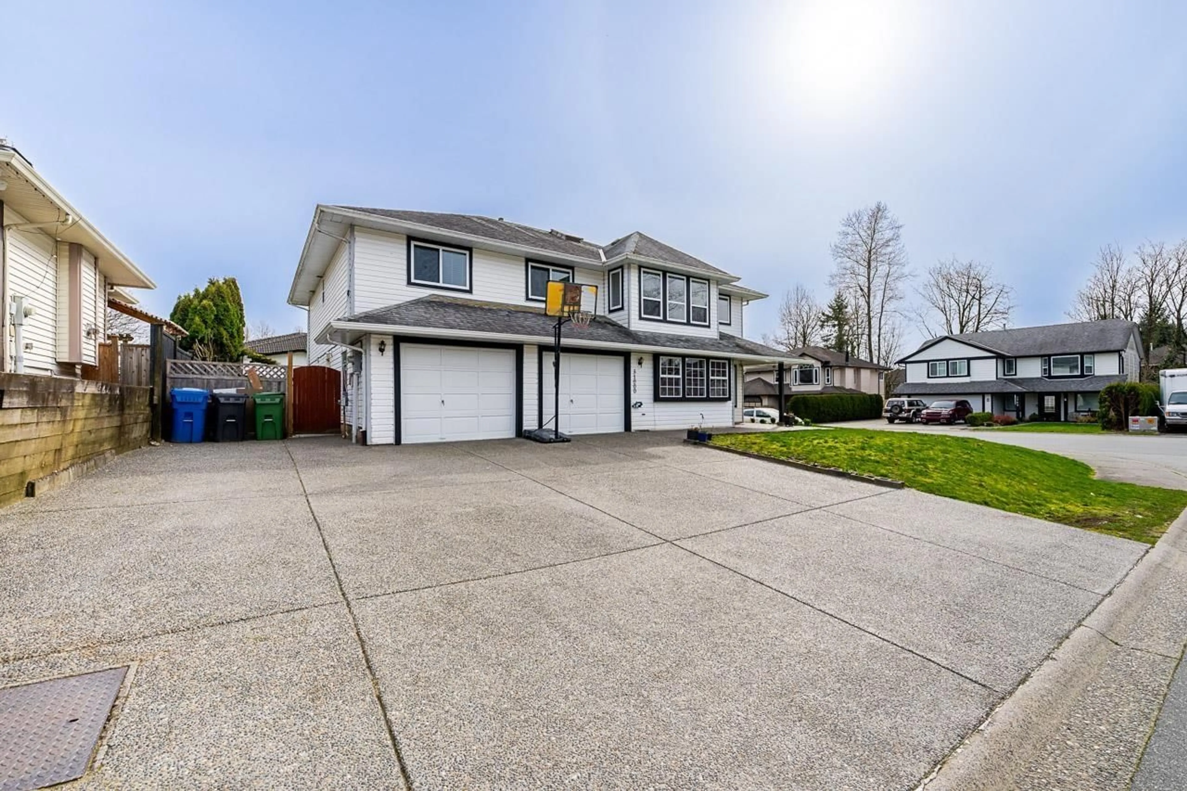 Home with vinyl exterior material, street for 31000 SIDONI AVENUE, Abbotsford British Columbia V2T5K1