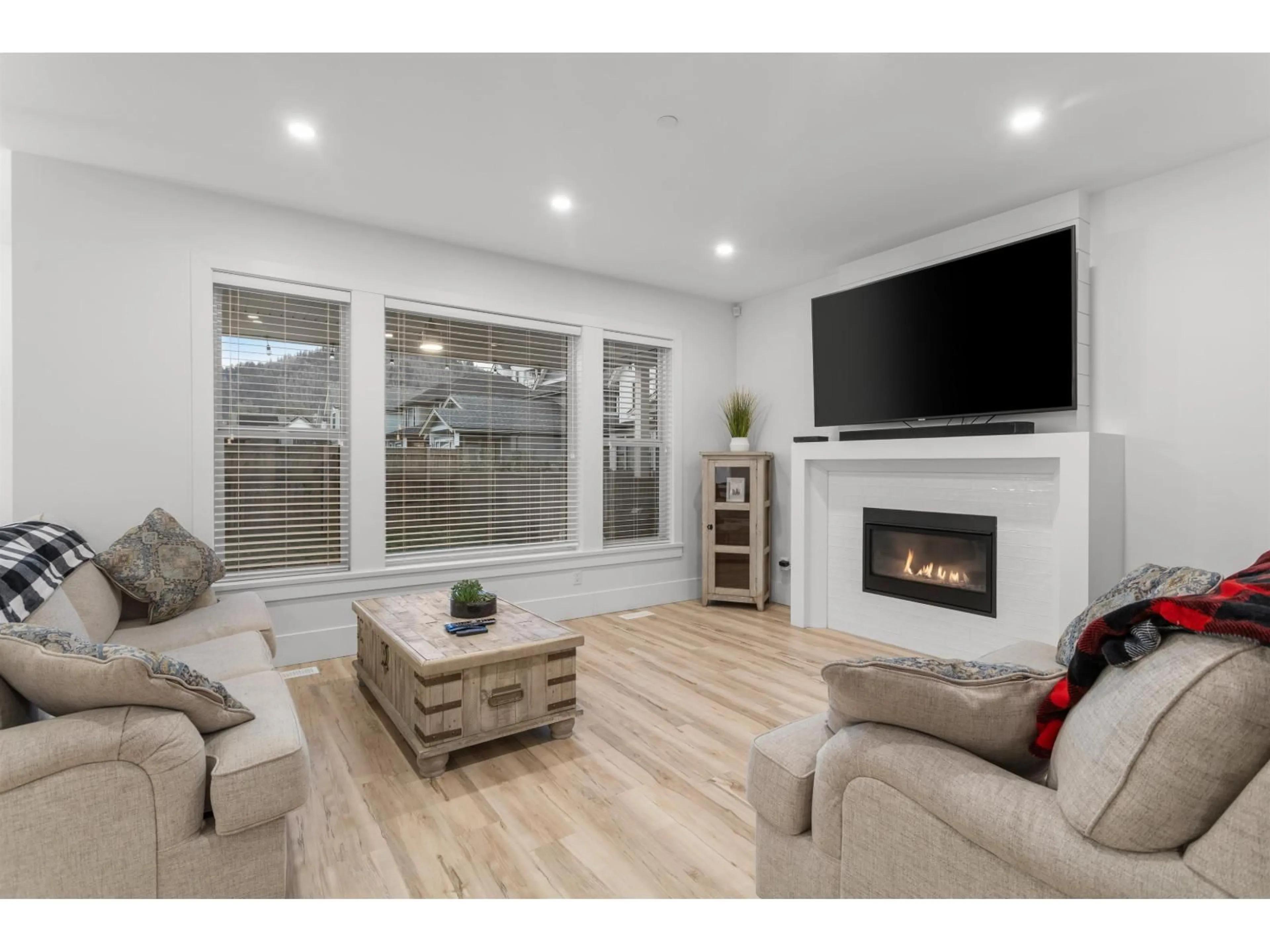 Living room with furniture, unknown for 39 - 46211 PROMONTORY ROAD, Chilliwack British Columbia V2R0E5