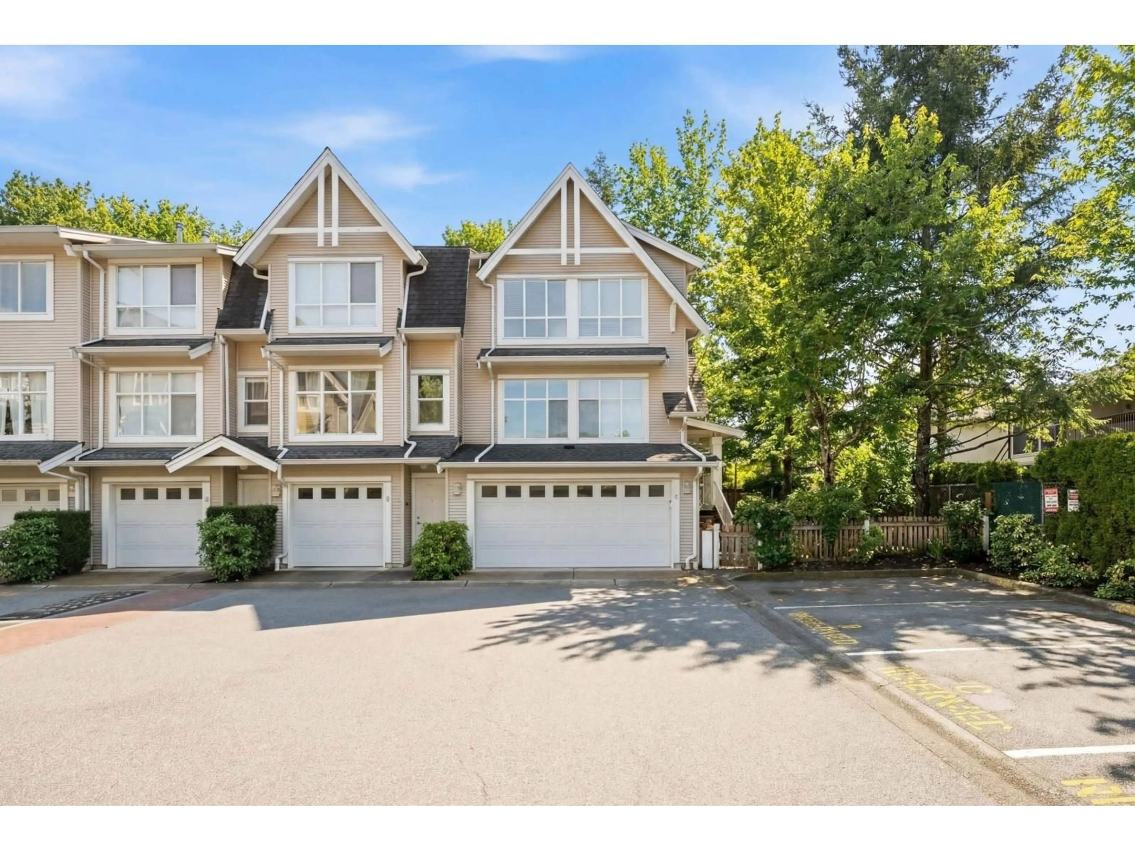 A pic from outside/outdoor area/front of a property/back of a property/a pic from drone, street for 1 - 6415 197 STREET, Langley British Columbia V2Y1G8