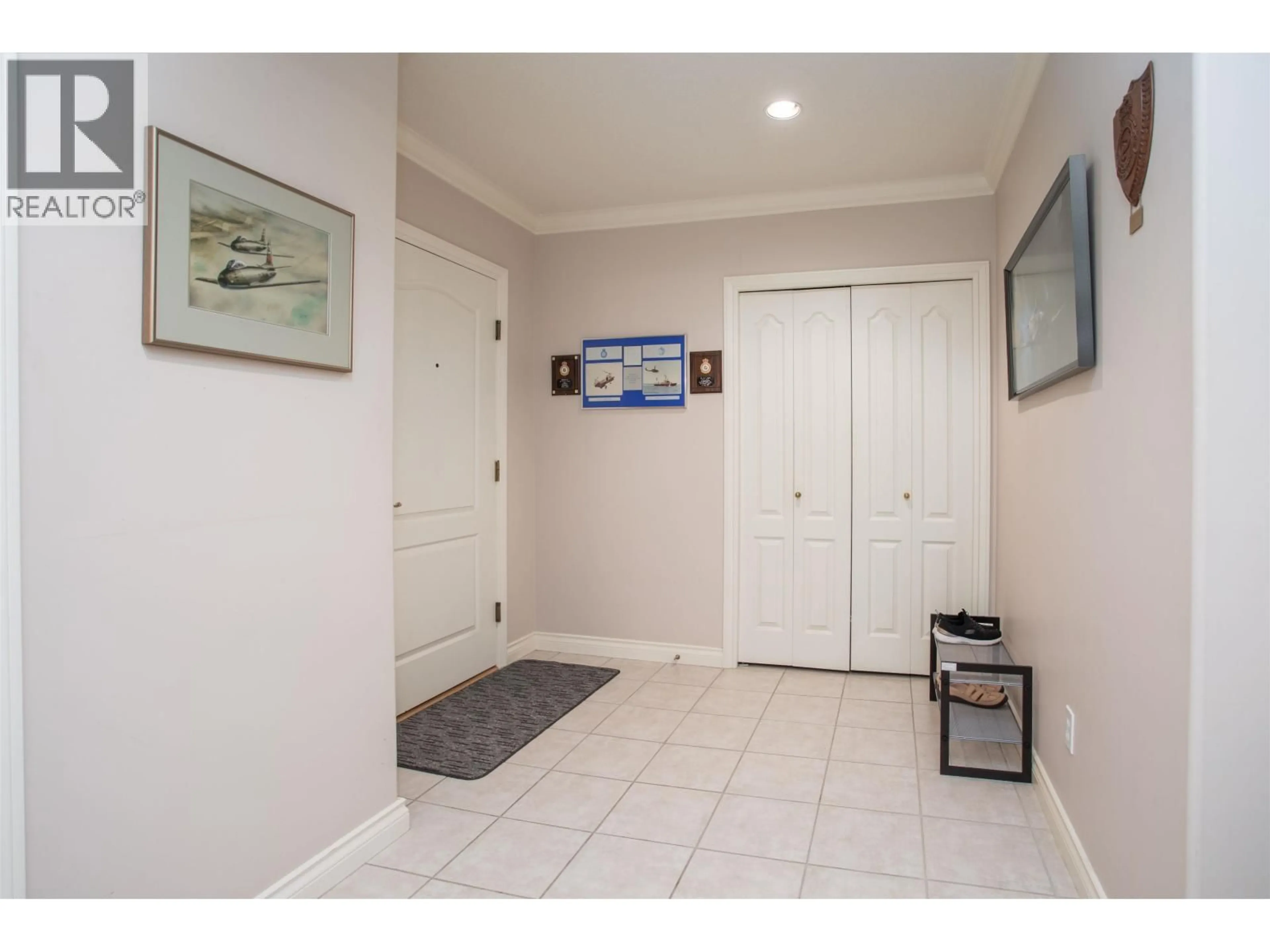 Indoor foyer for 202 - 1250 55 STREET, Tsawwassen British Columbia V3M3K3