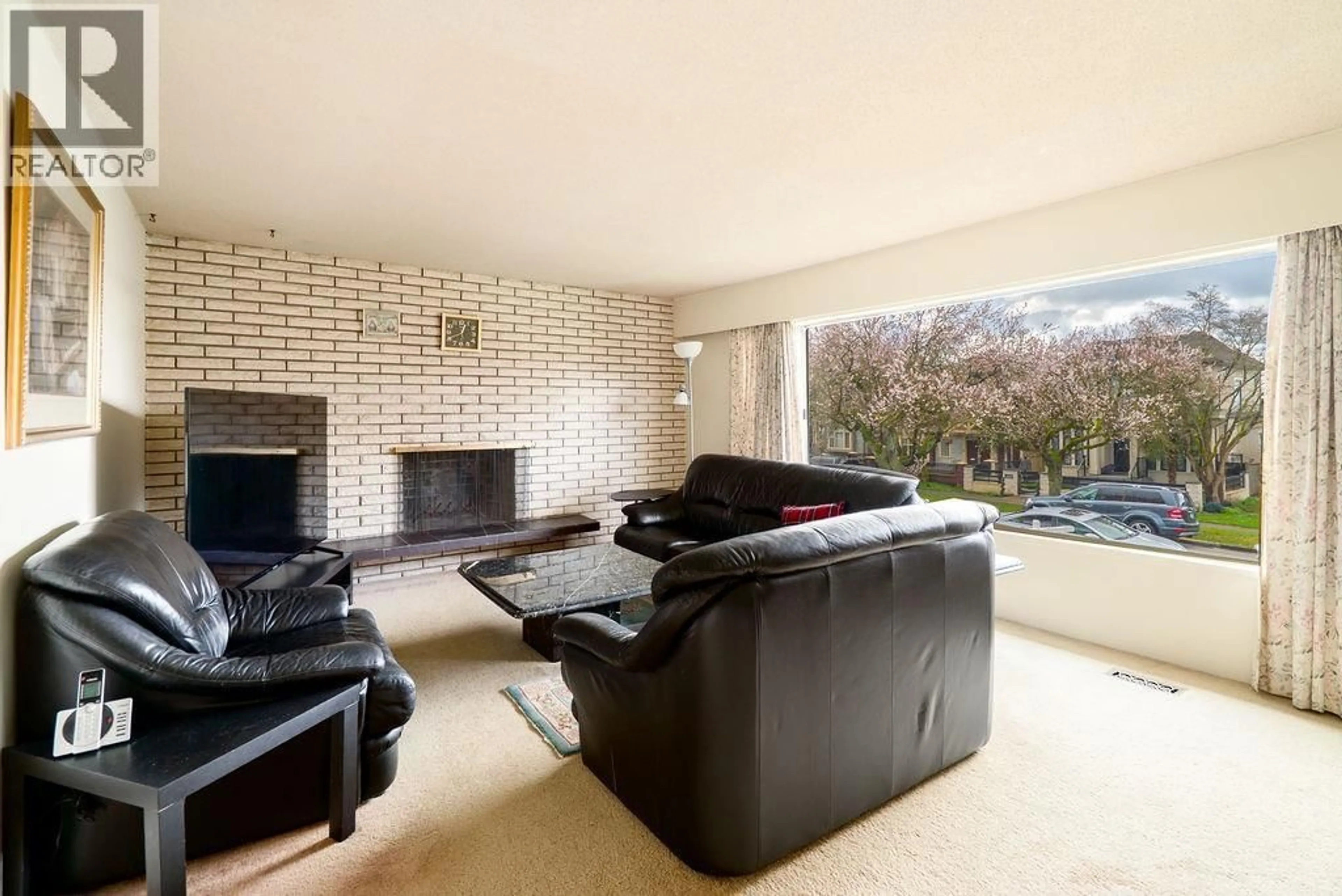 Living room with furniture, unknown for 437 55TH AVENUE, Vancouver British Columbia V5X1N3