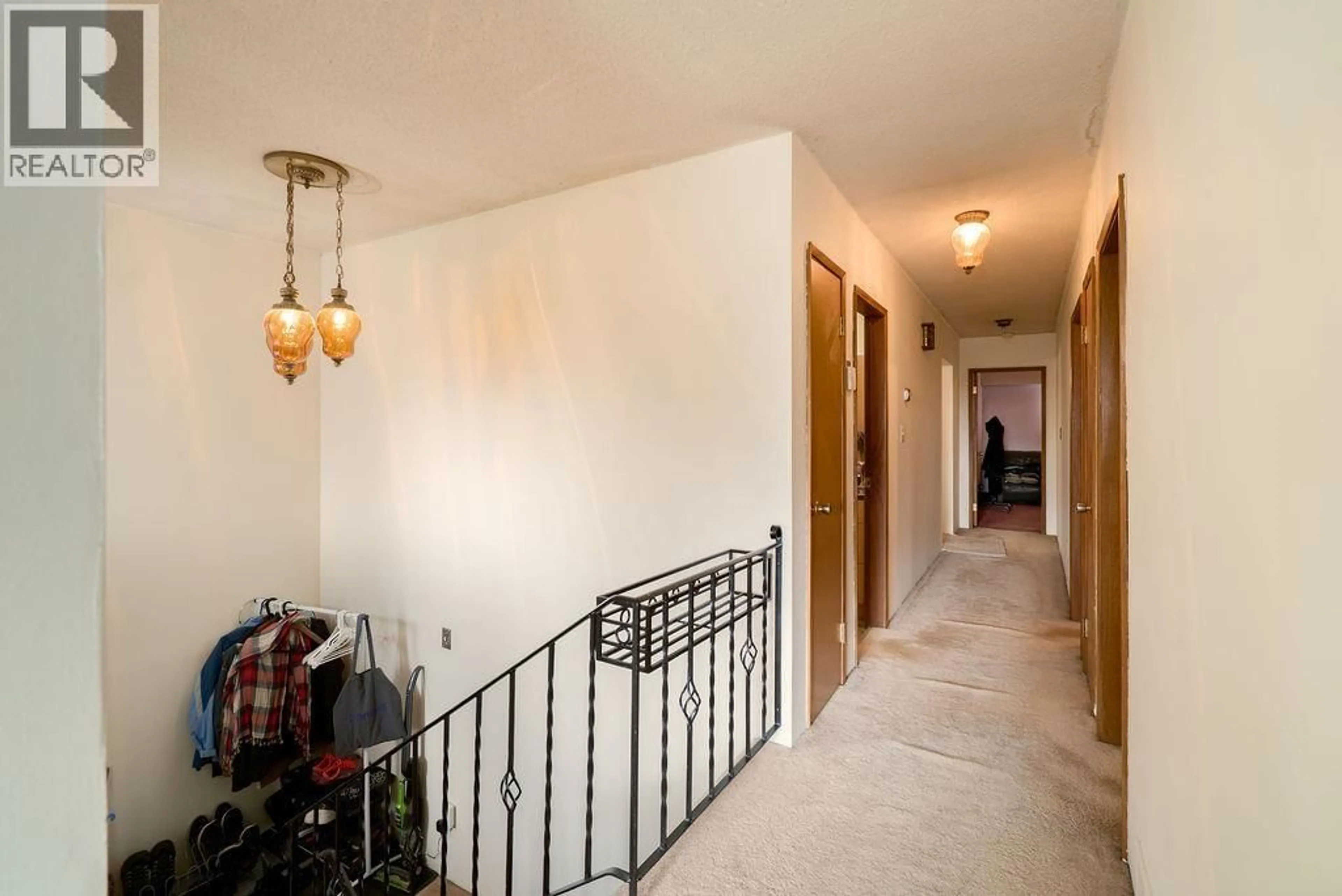 Indoor foyer for 437 55TH AVENUE, Vancouver British Columbia V5X1N3