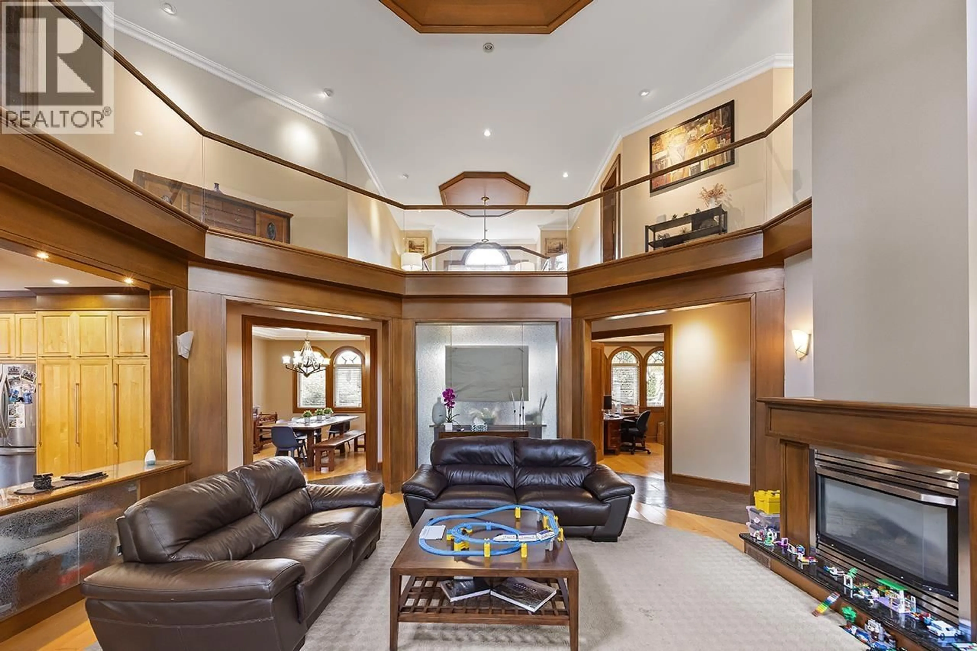 Lobby for 3582 EDGEMONT BOULEVARD, North Vancouver British Columbia V7R2P7