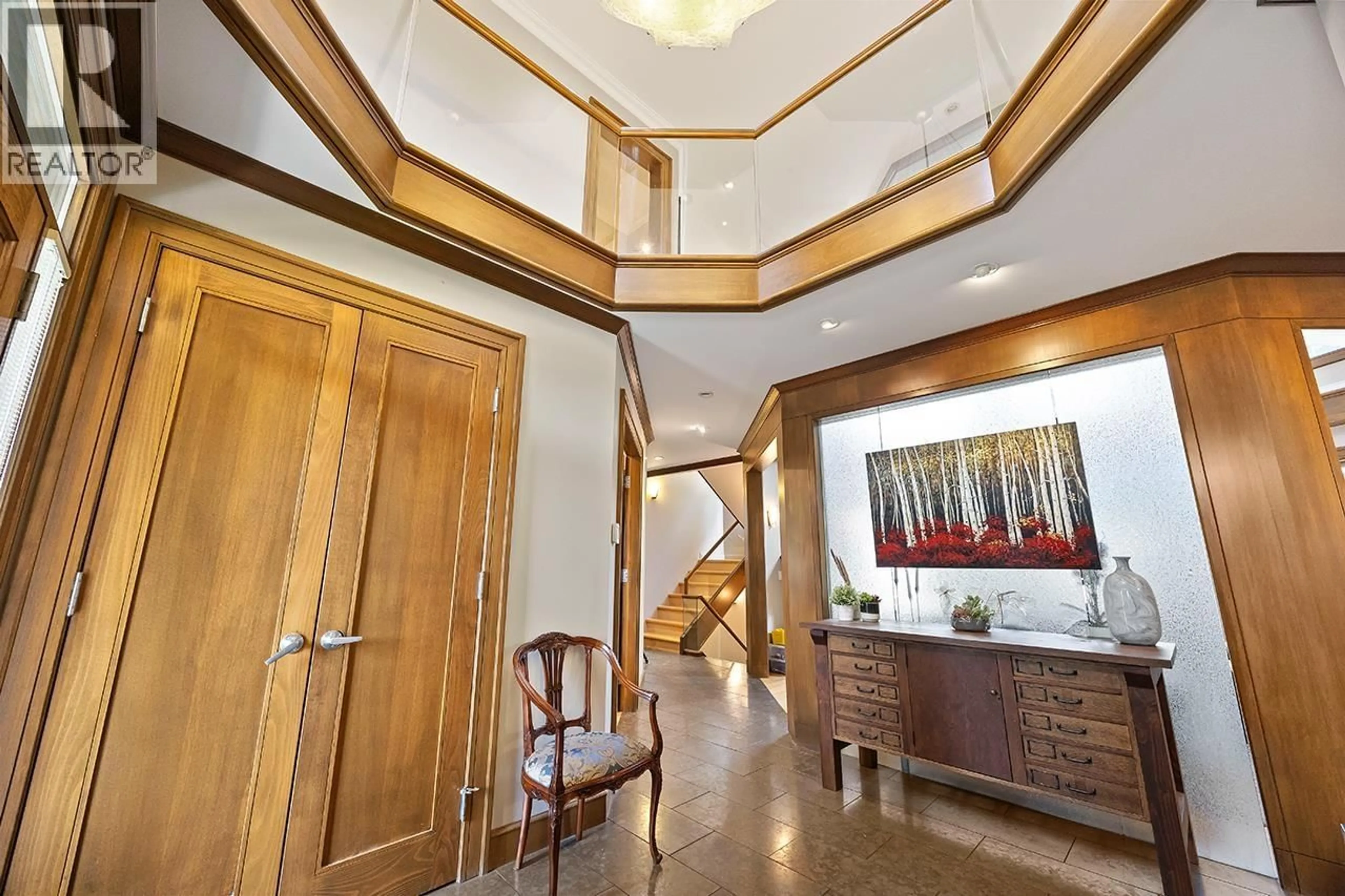 Indoor foyer for 3582 EDGEMONT BOULEVARD, North Vancouver British Columbia V7R2P7