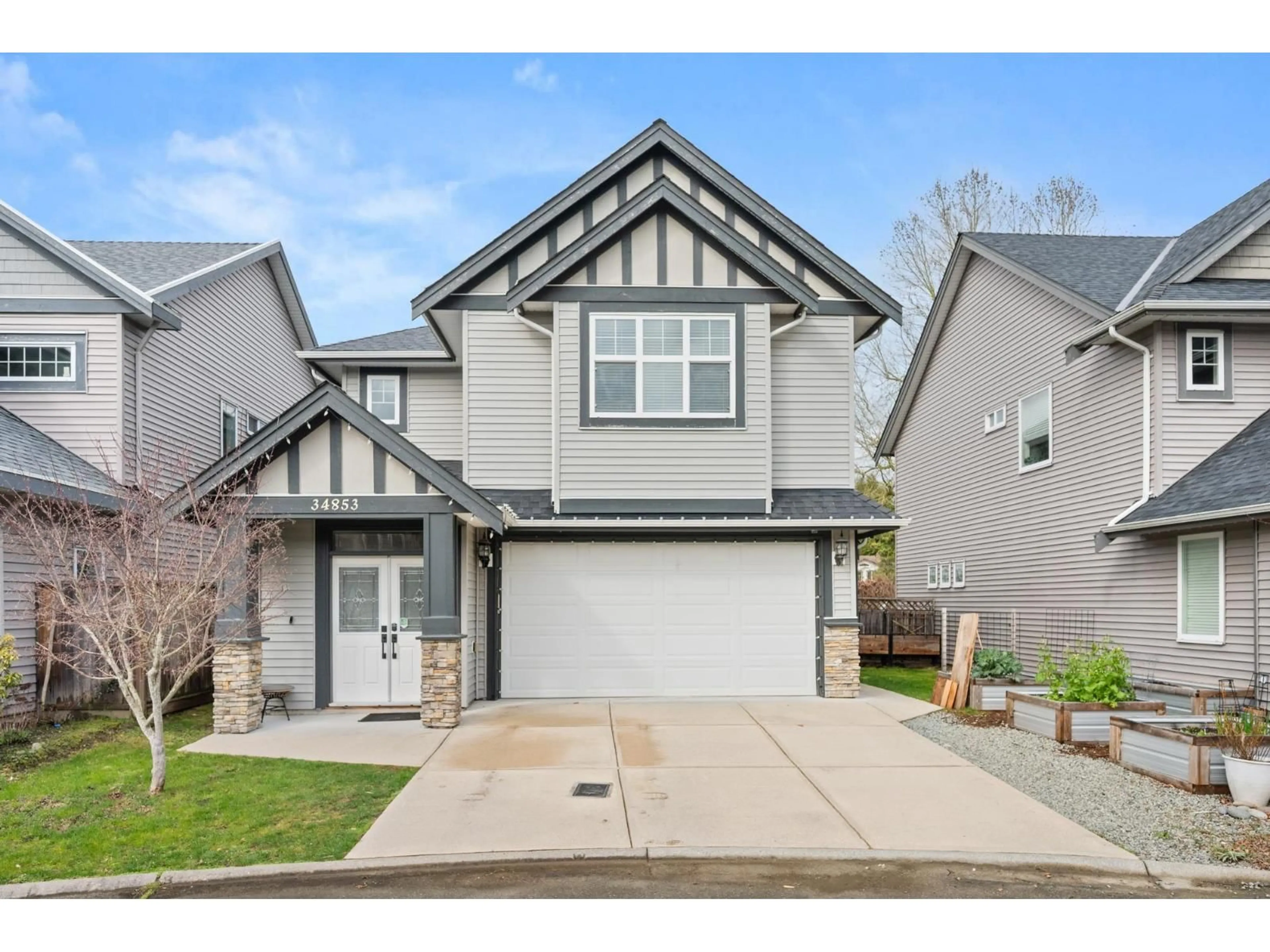 Home with vinyl exterior material, street for 34853 MCMILLAN PLACE, Abbotsford British Columbia V3G0E7