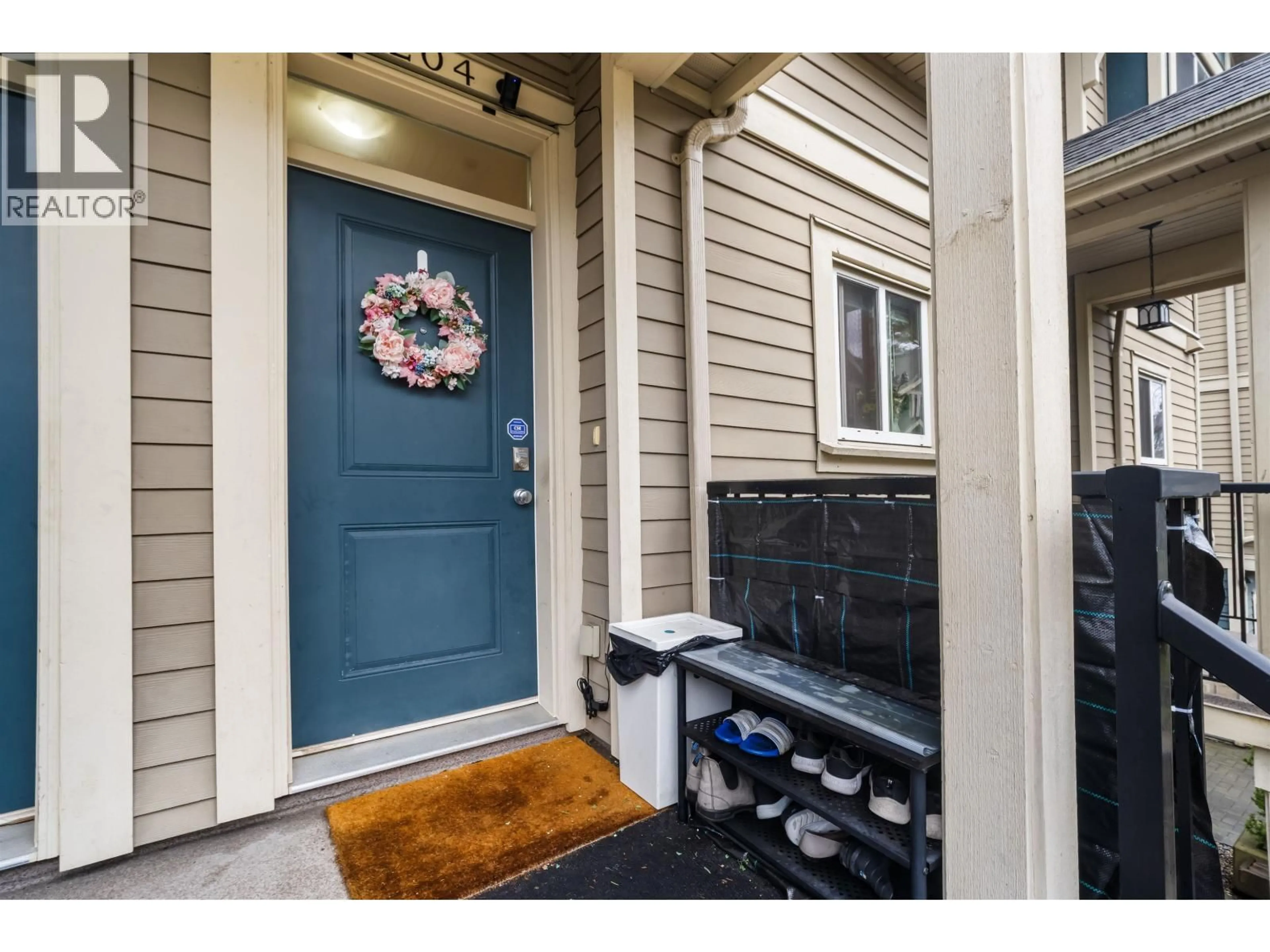 Indoor entryway for 204 - 7168 STRIDE AVENUE, Burnaby British Columbia V3N1T7