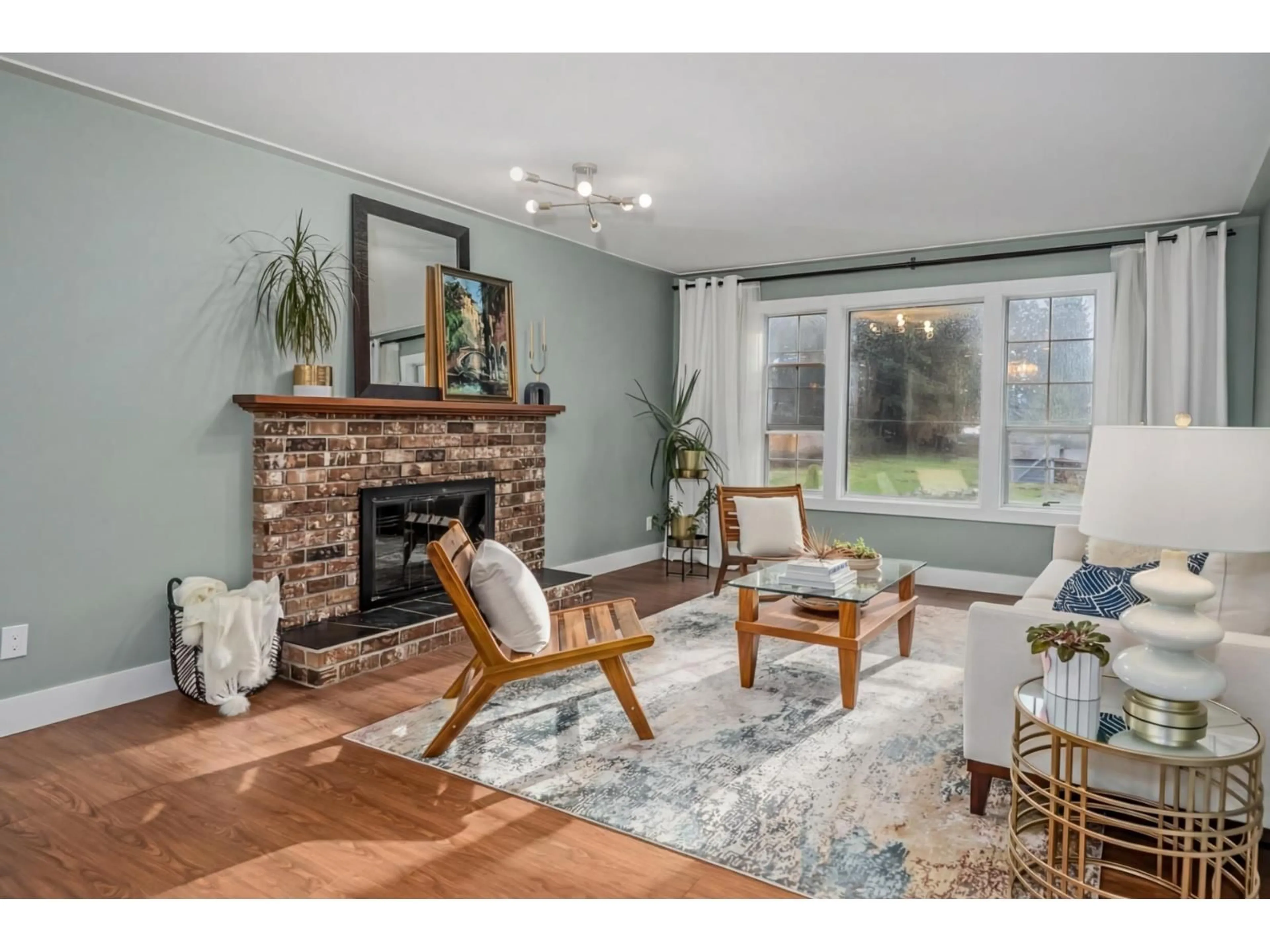 Living room with furniture, unknown for 8442 HARMS STREET, Mission British Columbia V2V6G2