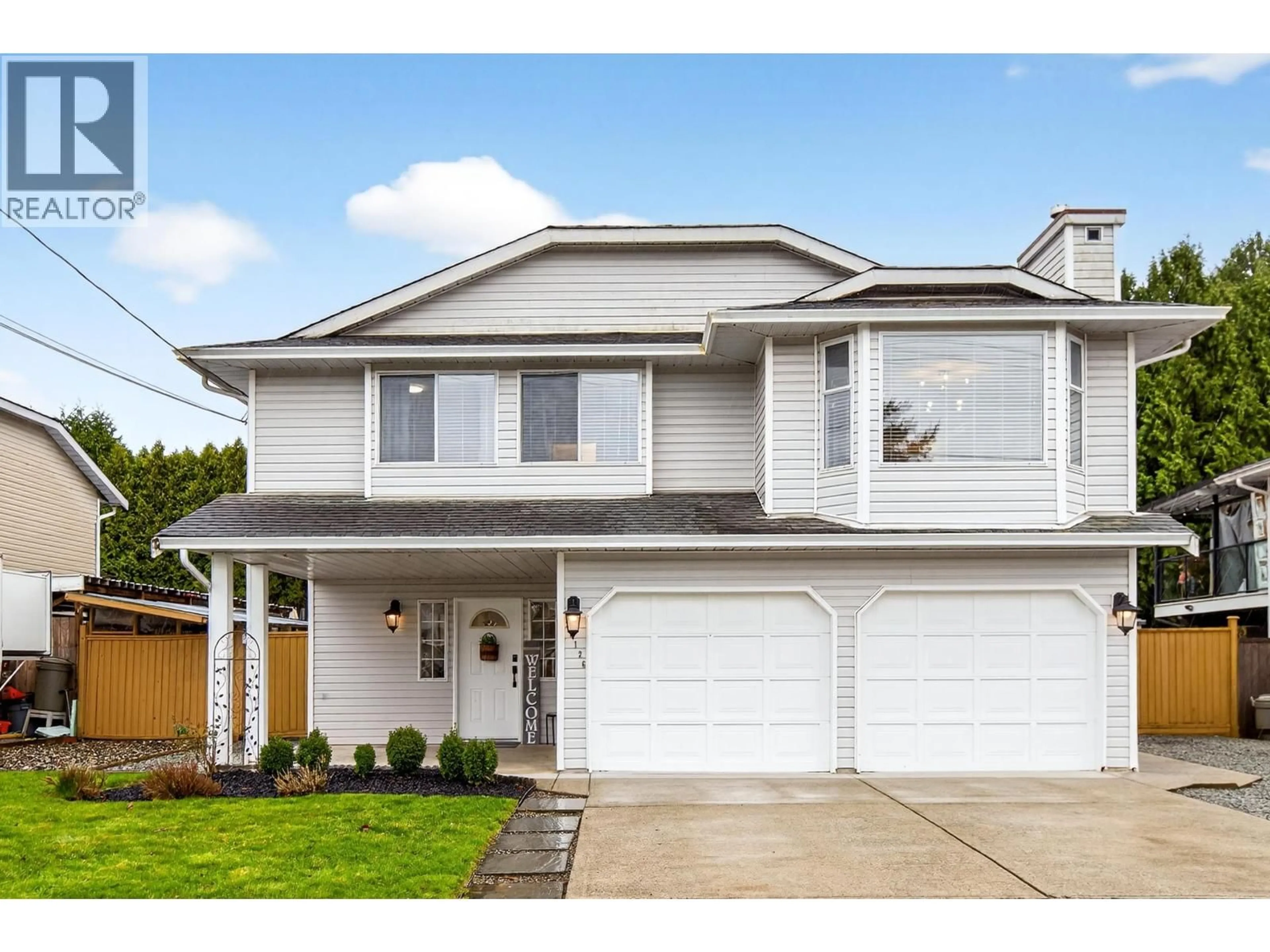 Home with vinyl exterior material, street for 20126 WANSTEAD STREET, Maple Ridge British Columbia V2X0T2