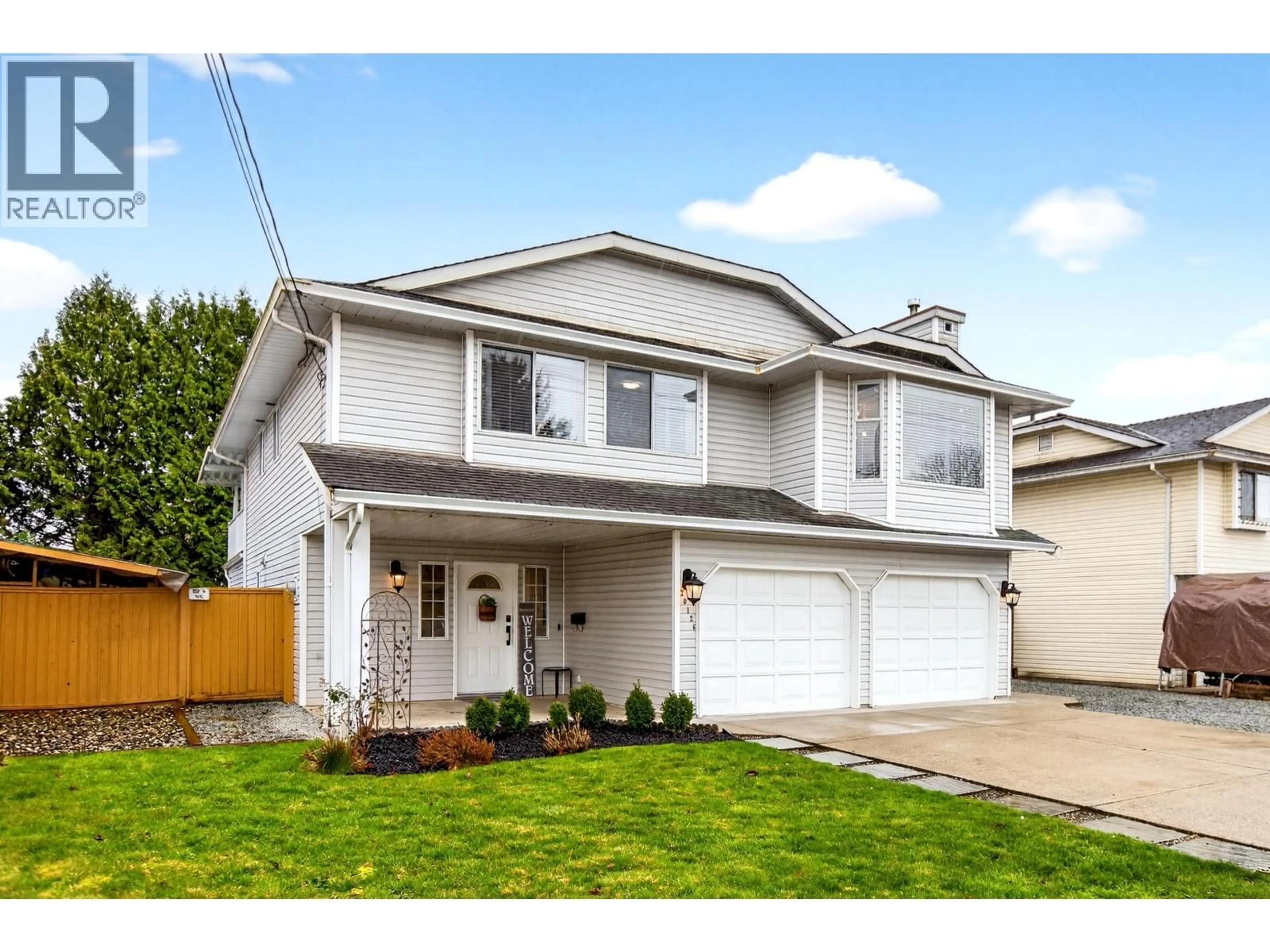 Home with vinyl exterior material, street for 20126 WANSTEAD STREET, Maple Ridge British Columbia V2X0T2