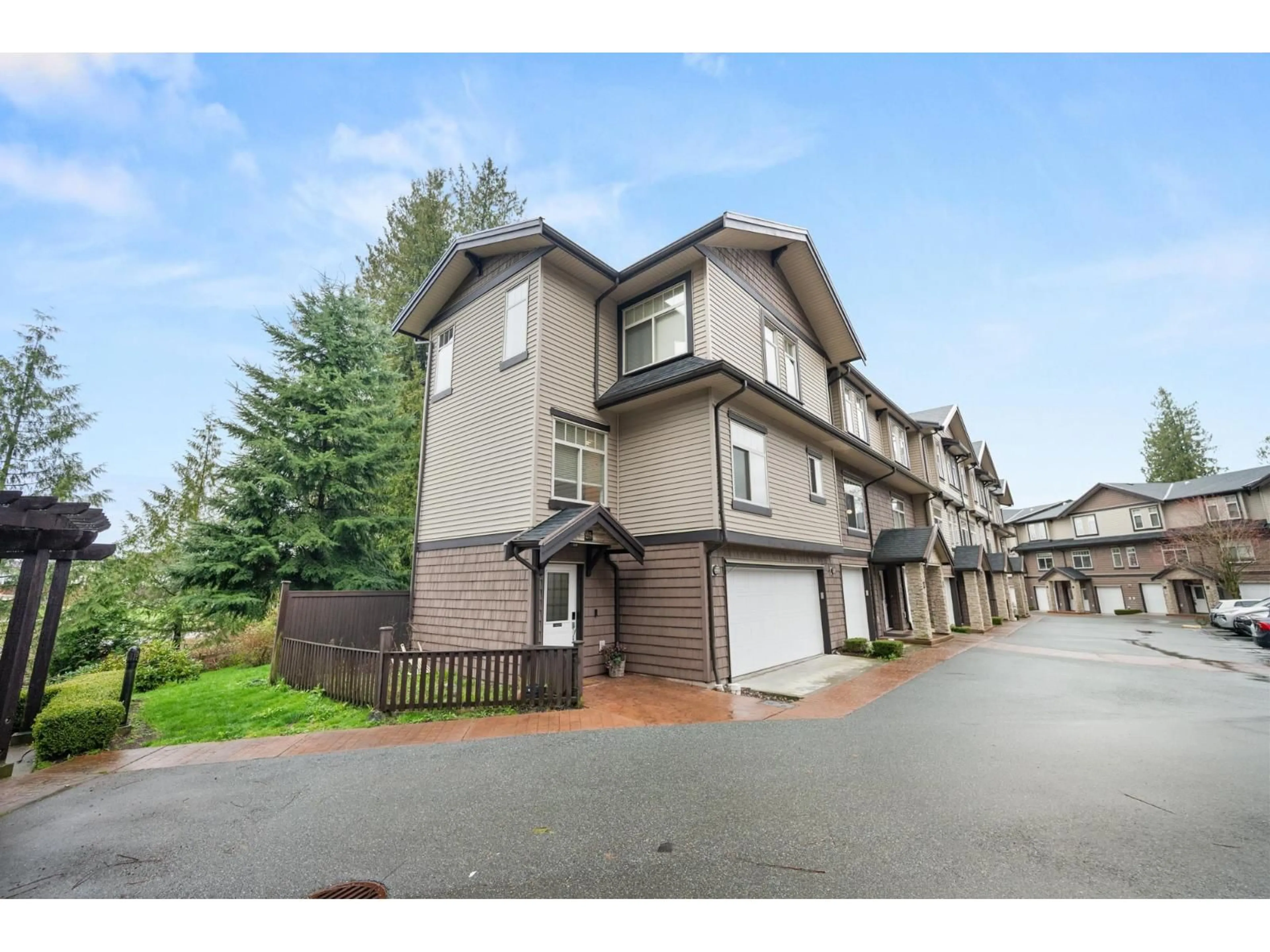 A pic from outside/outdoor area/front of a property/back of a property/a pic from drone, street for 25 - 2950 LEFEUVRE ROAD, Abbotsford British Columbia V4X0B2