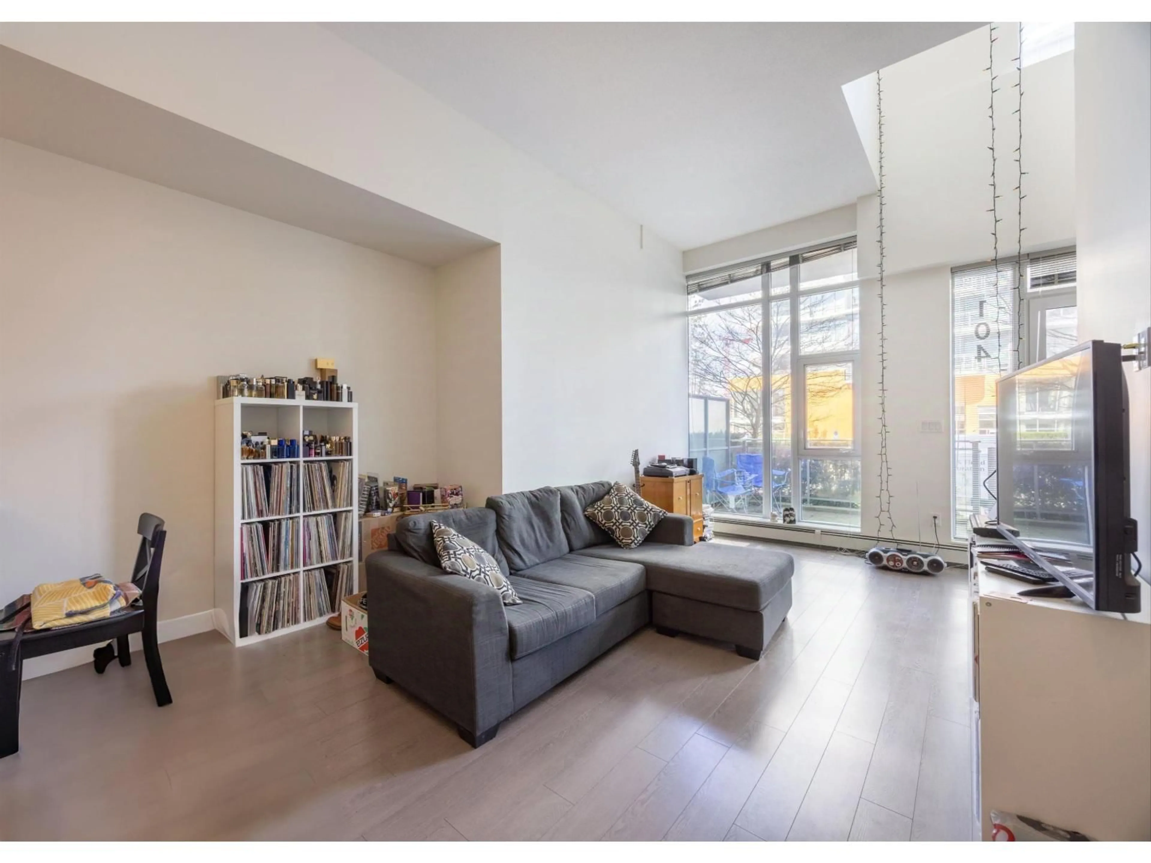 Living room with furniture, unknown for 104 - 13308 CENTRAL AVENUE, Surrey British Columbia V3T0M4