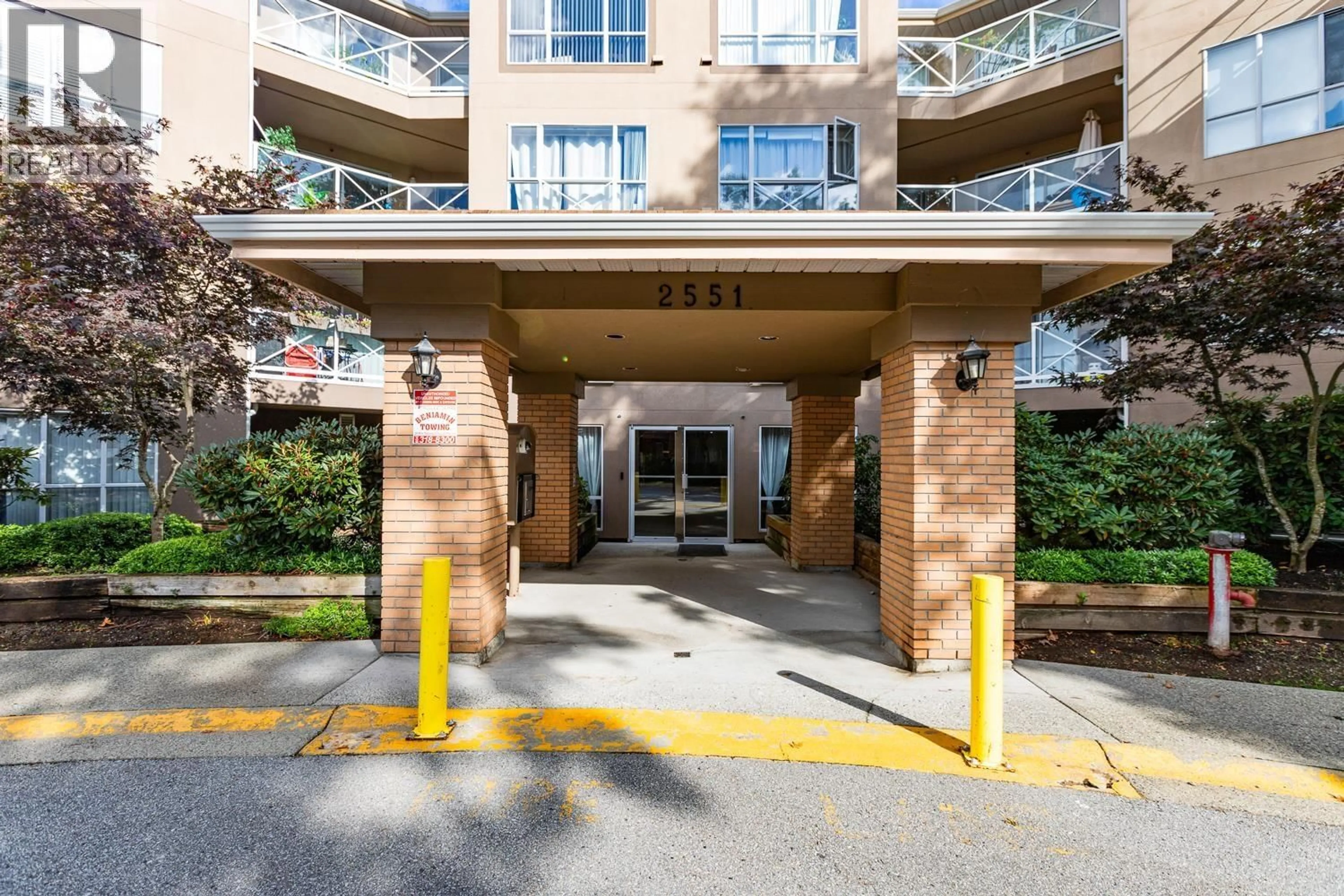 Indoor foyer for 227 - 2551 PARKVIEW LANE, Port Coquitlam British Columbia V3C6J8