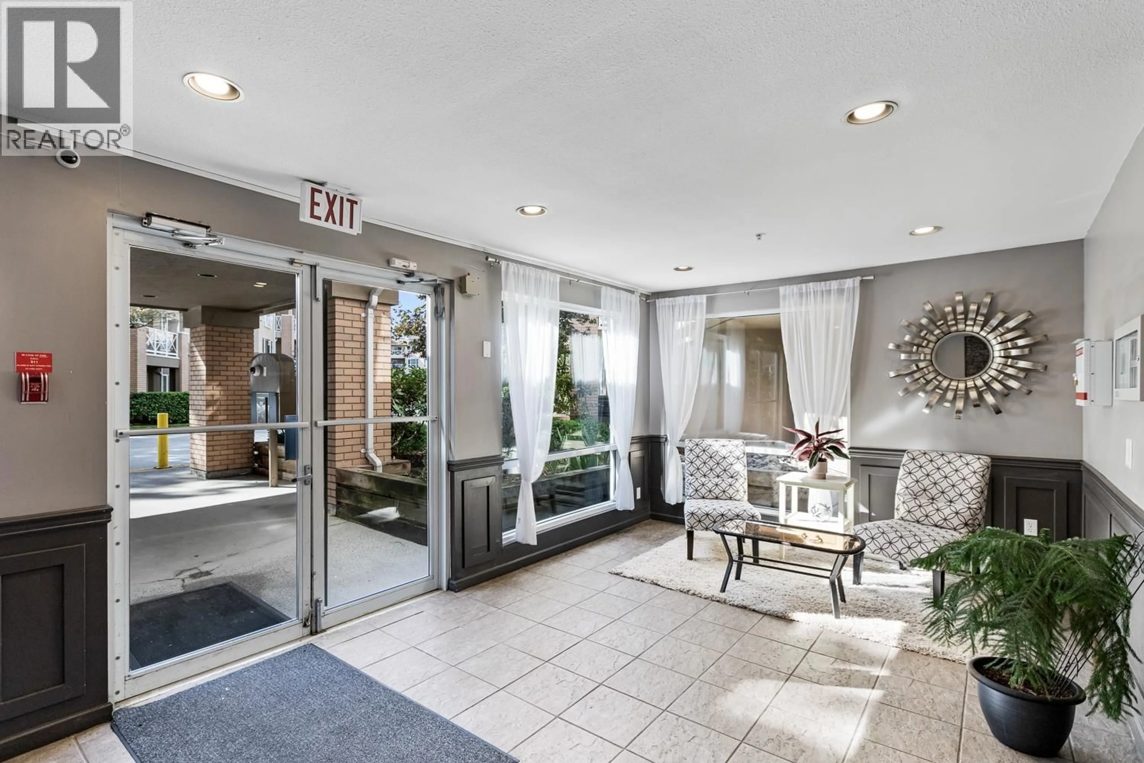 Indoor foyer for 227 - 2551 PARKVIEW LANE, Port Coquitlam British Columbia V3C6J8