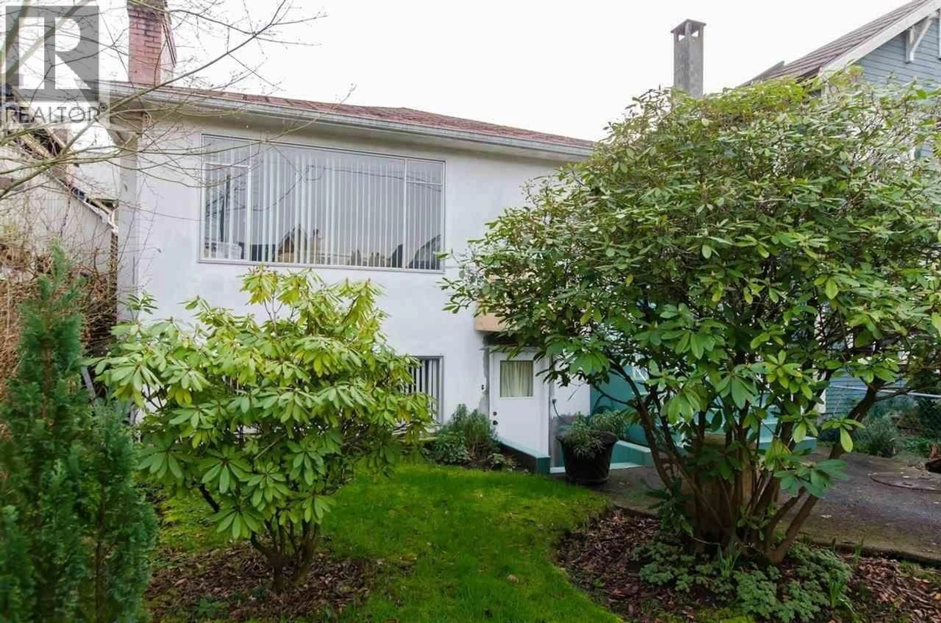 Patio, street for 3514 8TH AVENUE, Vancouver British Columbia V6R1Y7