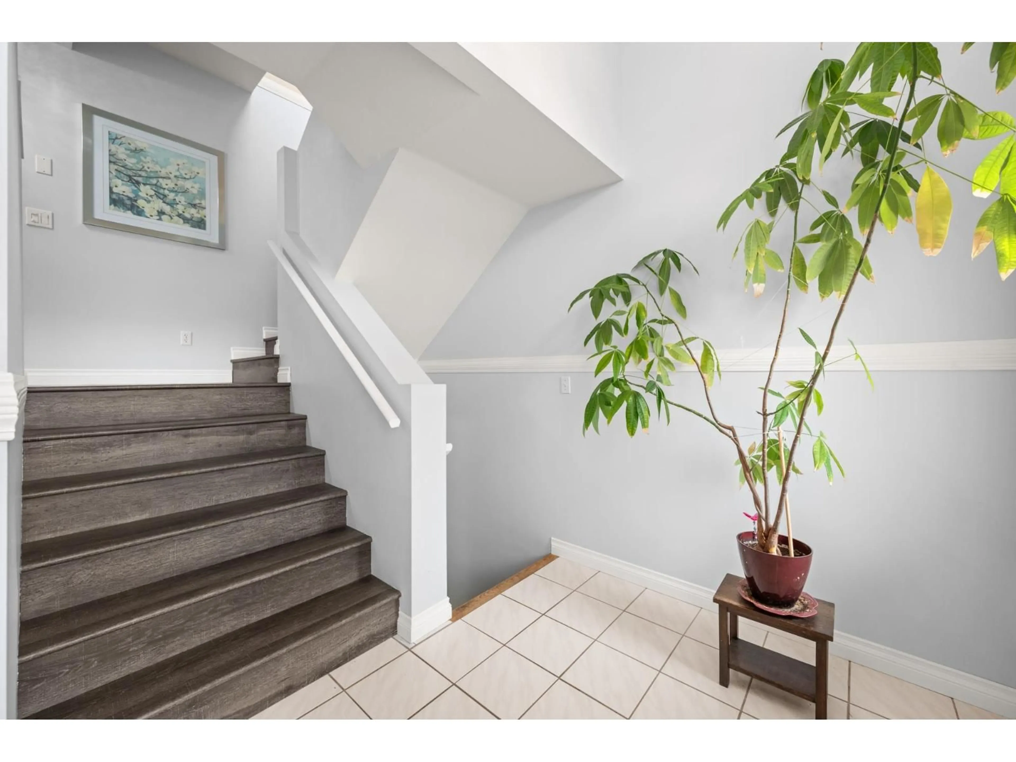 Indoor foyer for 36 - 32339 7 AVENUE, Mission British Columbia V2V6T7
