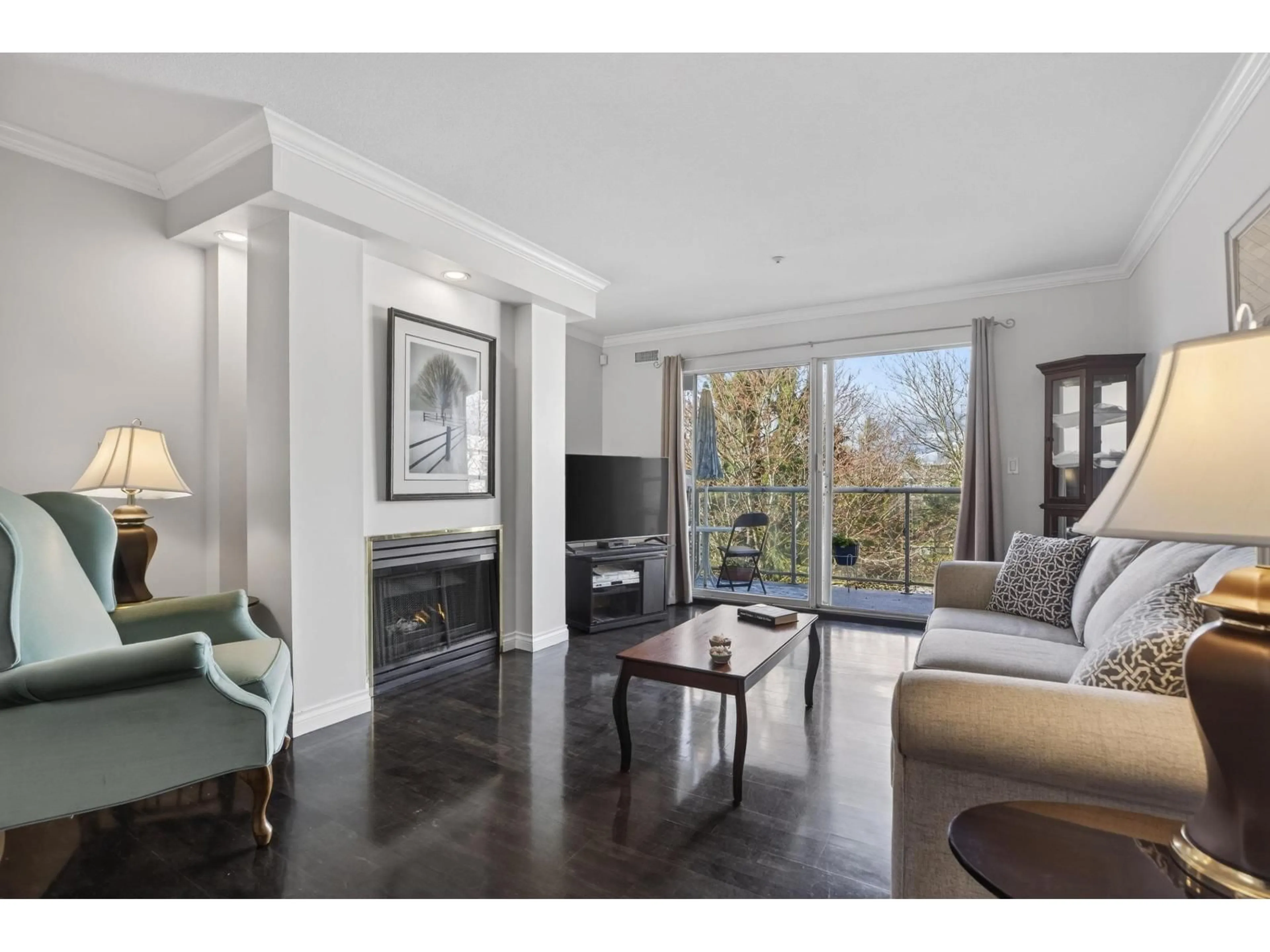 Living room with furniture, wood/laminate floor for 314 - 20177 54A AVENUE, Langley British Columbia V3A3W6