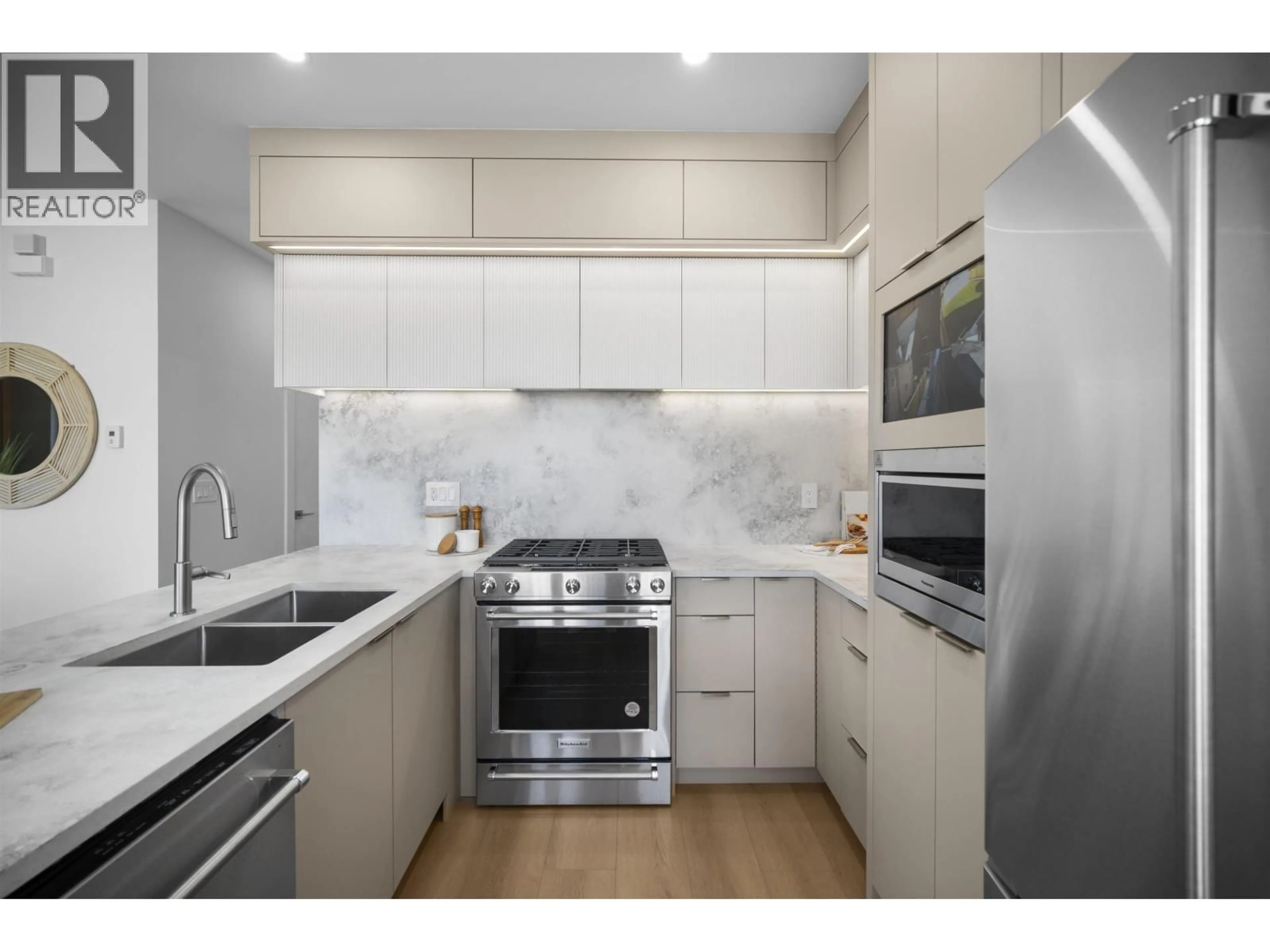 Standard kitchen, unknown for 2 - 3563 25TH AVENUE, Vancouver British Columbia V5R1K3