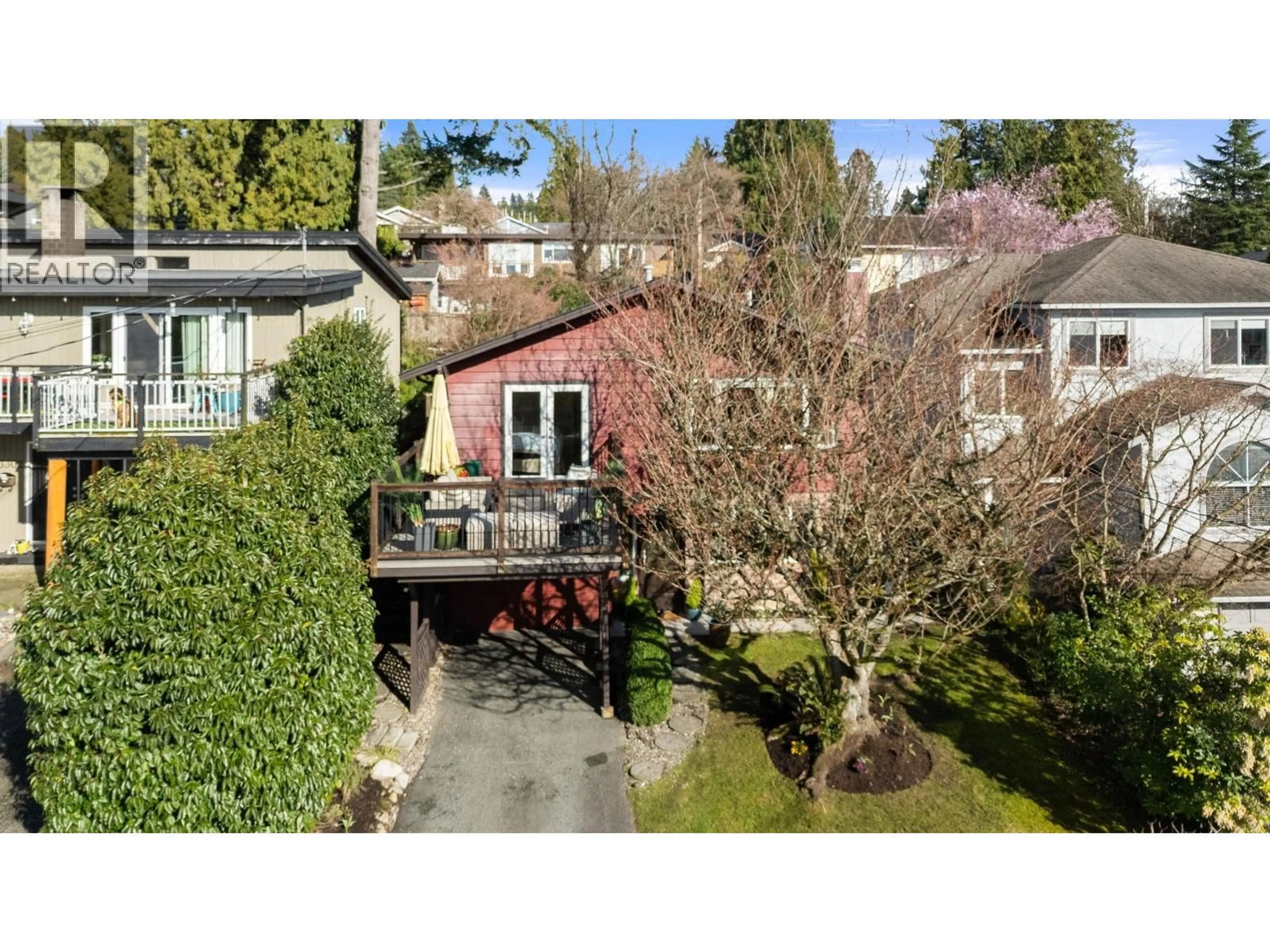 A pic from outside/outdoor area/front of a property/back of a property/a pic from drone, street for 3300 MAHON AVENUE, North Vancouver British Columbia V7N3T5
