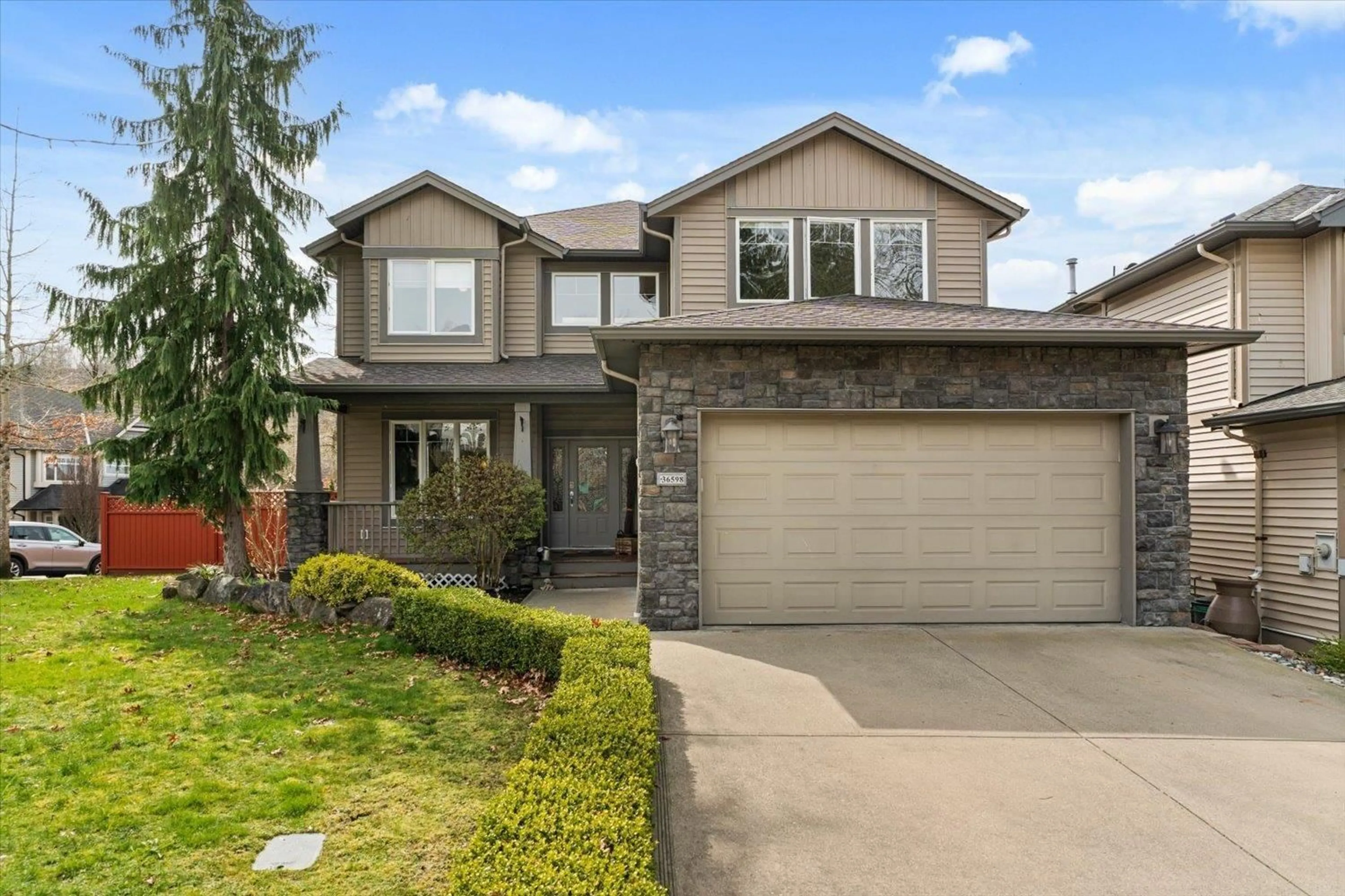 Home with vinyl exterior material, street for 36598 AUGUSTON PARKWAY, Abbotsford British Columbia V3G3C6