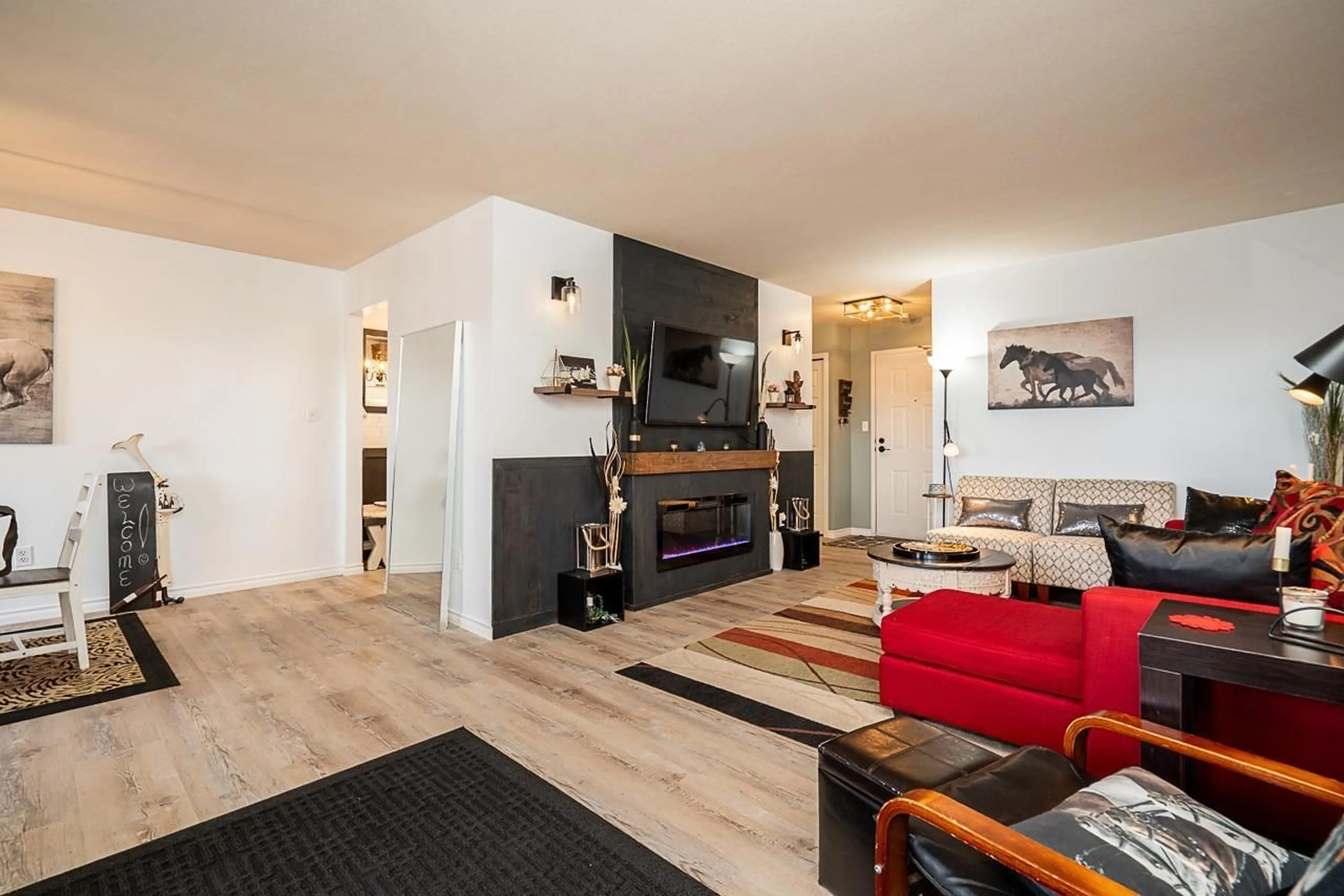 Living room with furniture, wood/laminate floor for 306 - 32823 LANDEAU PLACE, Abbotsford British Columbia V2S6S6