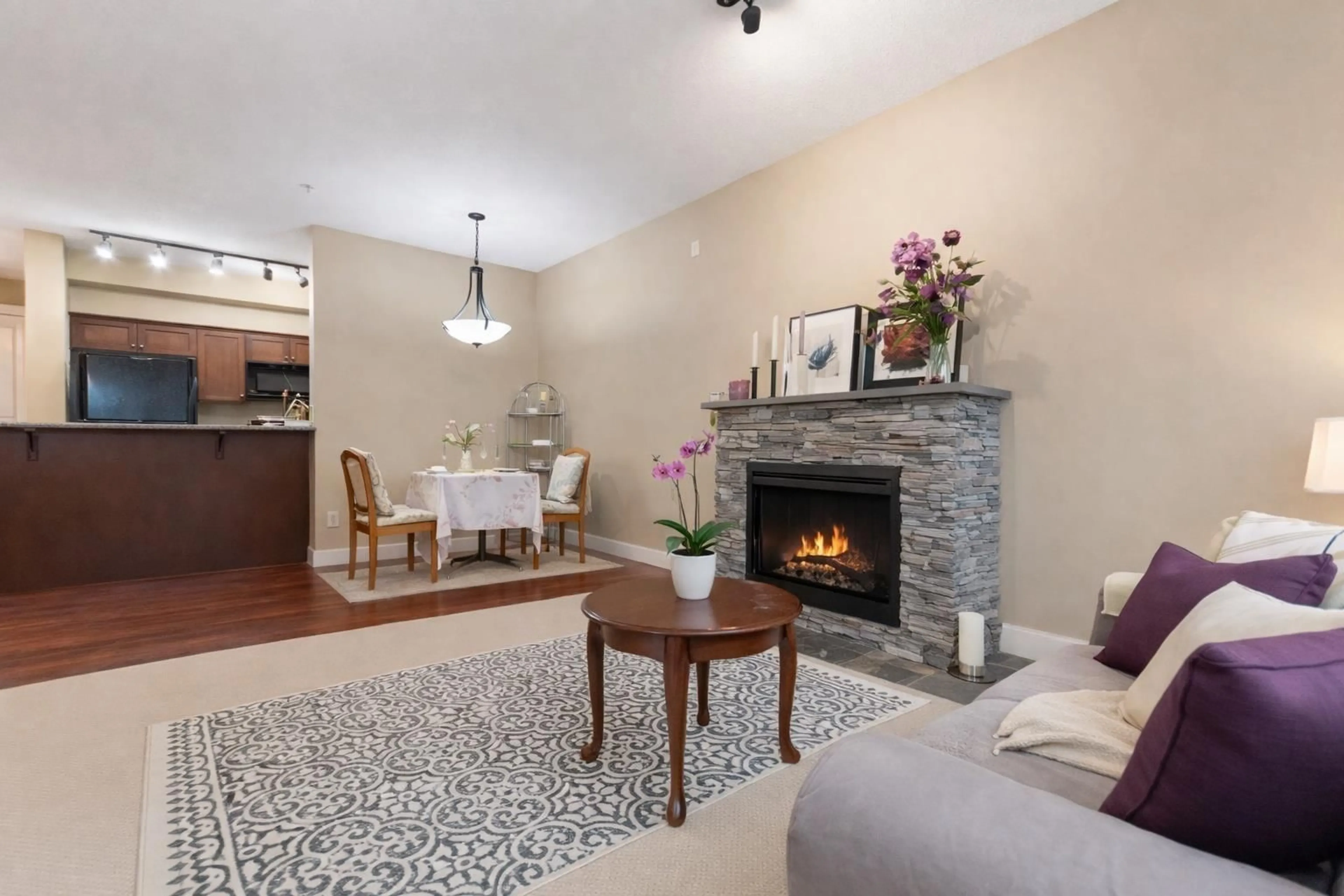 Living room with furniture, unknown for 102 - 9000 BIRCH STREET, Chilliwack British Columbia V2P8G2