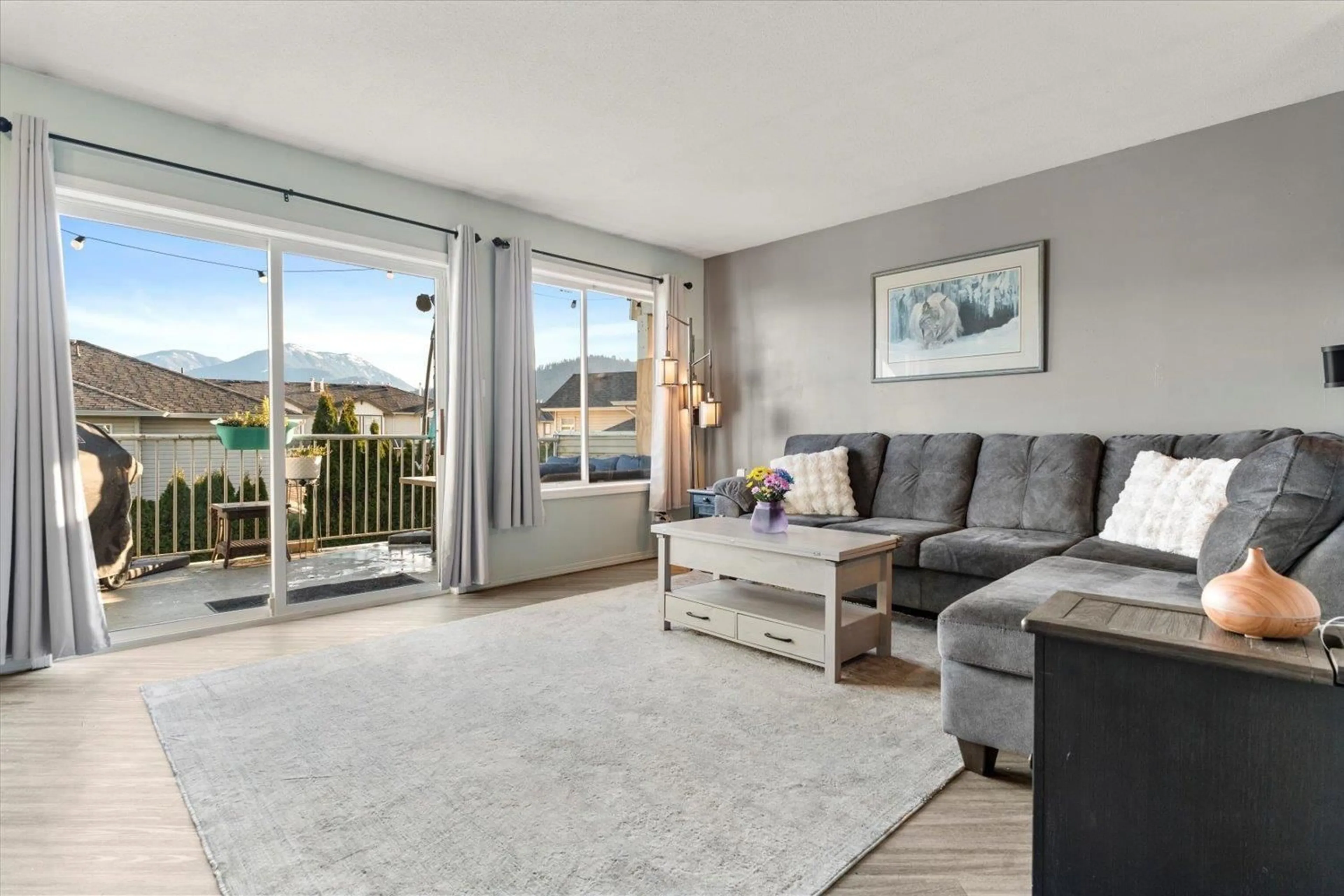 Living room with furniture, unknown for 10 - 6480 VEDDER ROAD, Chilliwack British Columbia V2R3Z1