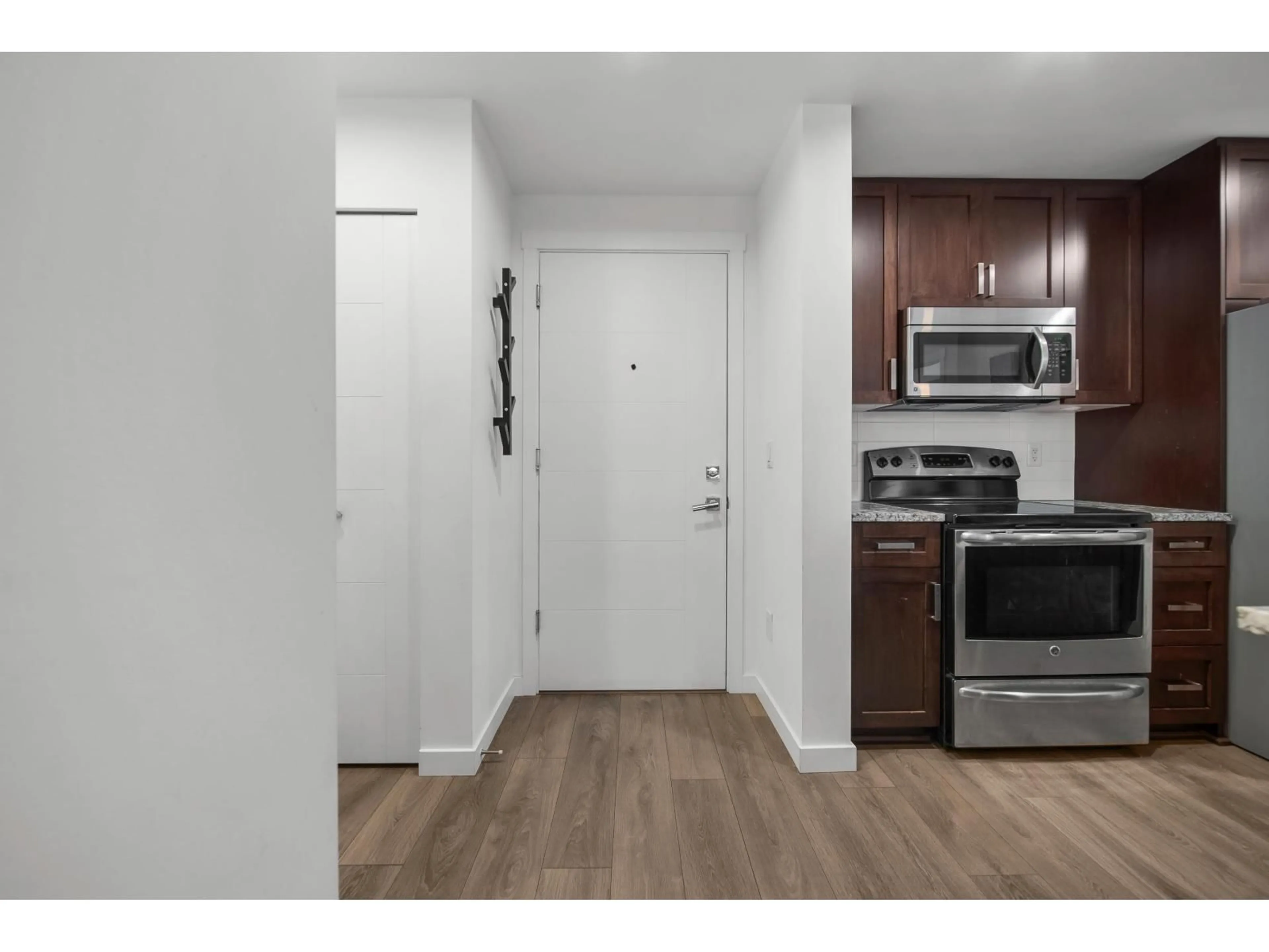 Standard kitchen, wood/laminate floor for 204 - 2238 WHATCOM ROAD, Abbotsford British Columbia V3G0E6