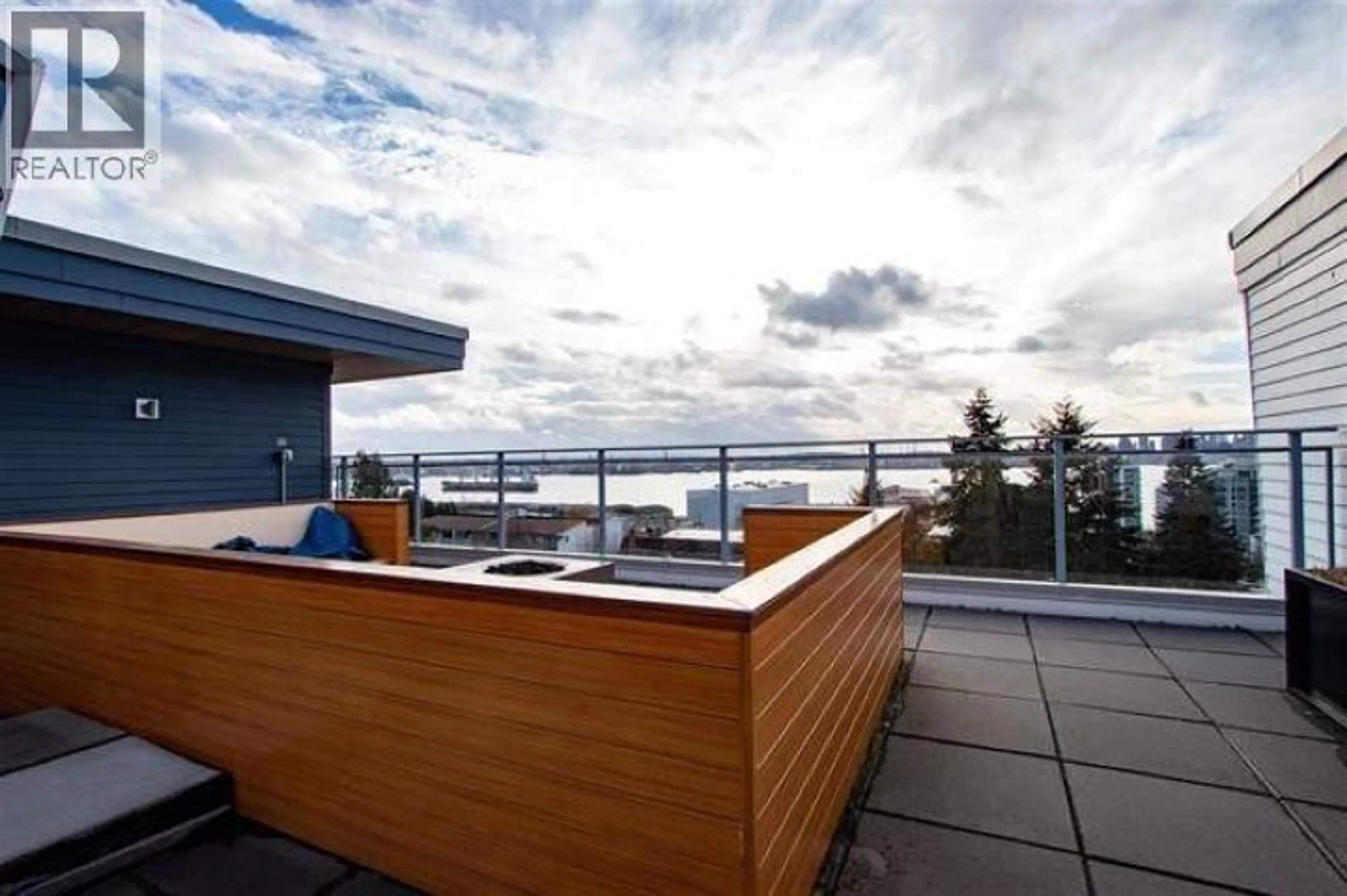Patio, water/lake/river/ocean view for 414 - 221 3RD STREET, North Vancouver British Columbia V7L0C1