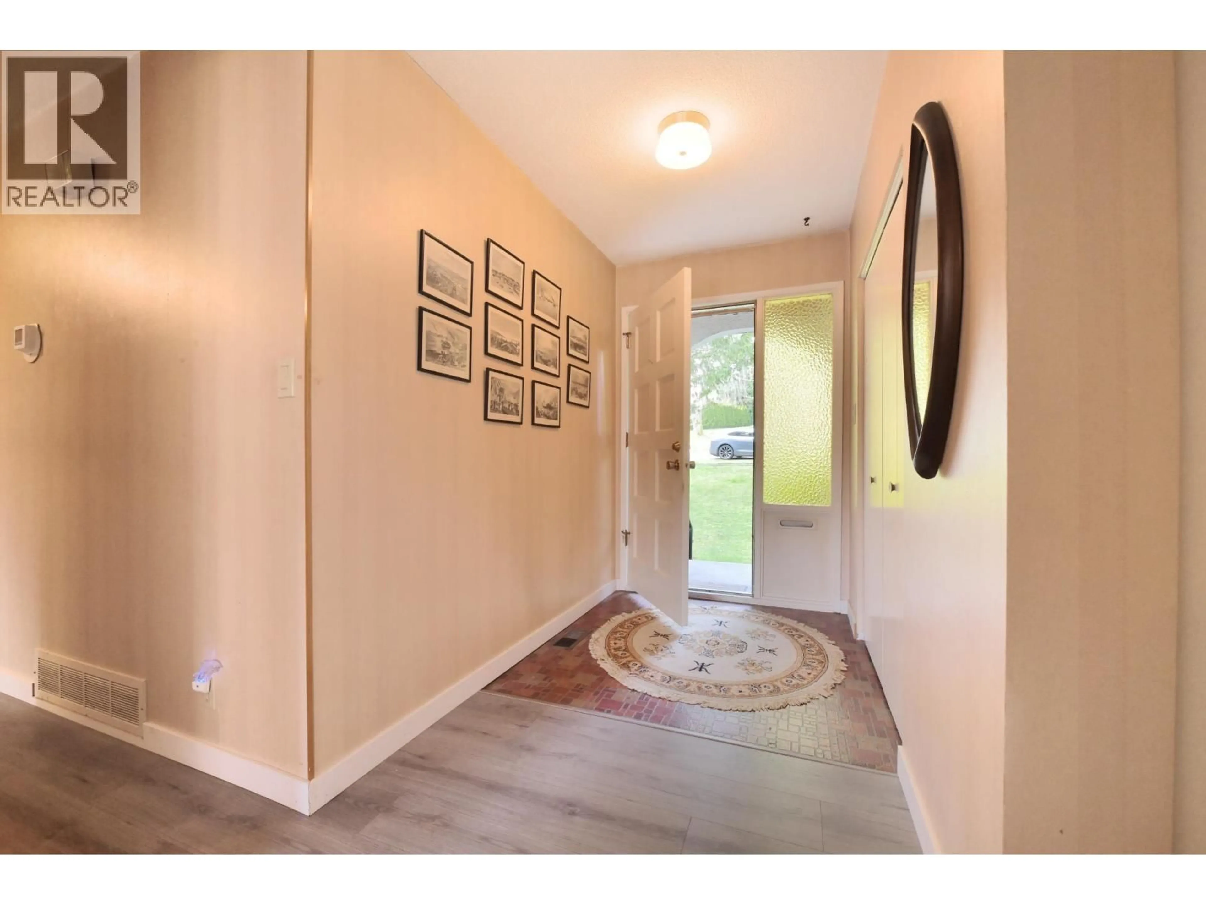 Indoor entryway for 854 GALE DRIVE, Tsawwassen British Columbia V4M2P5