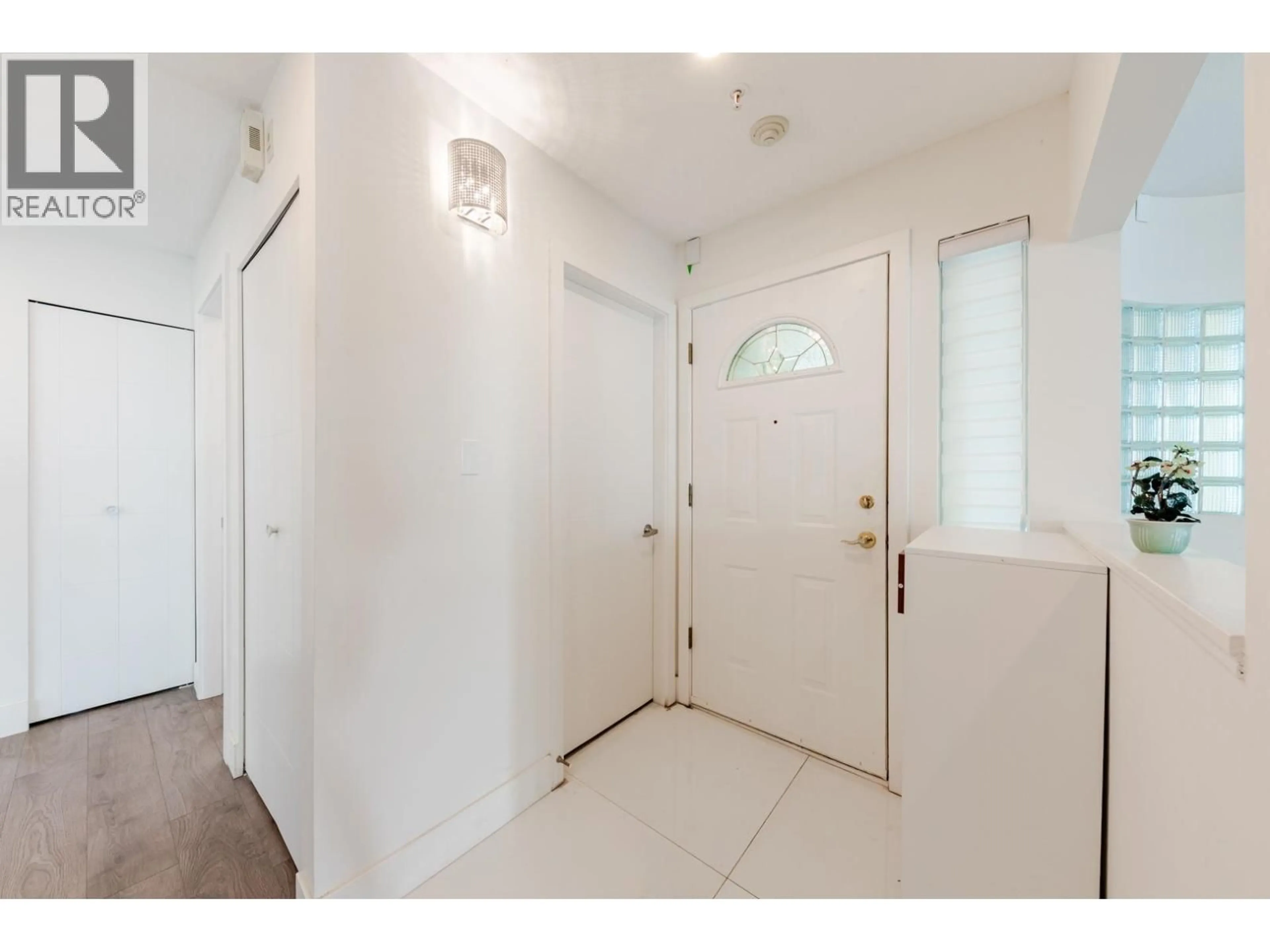 Indoor entryway for 208 - 7620 COLUMBIA STREET, Vancouver British Columbia V5X4S8