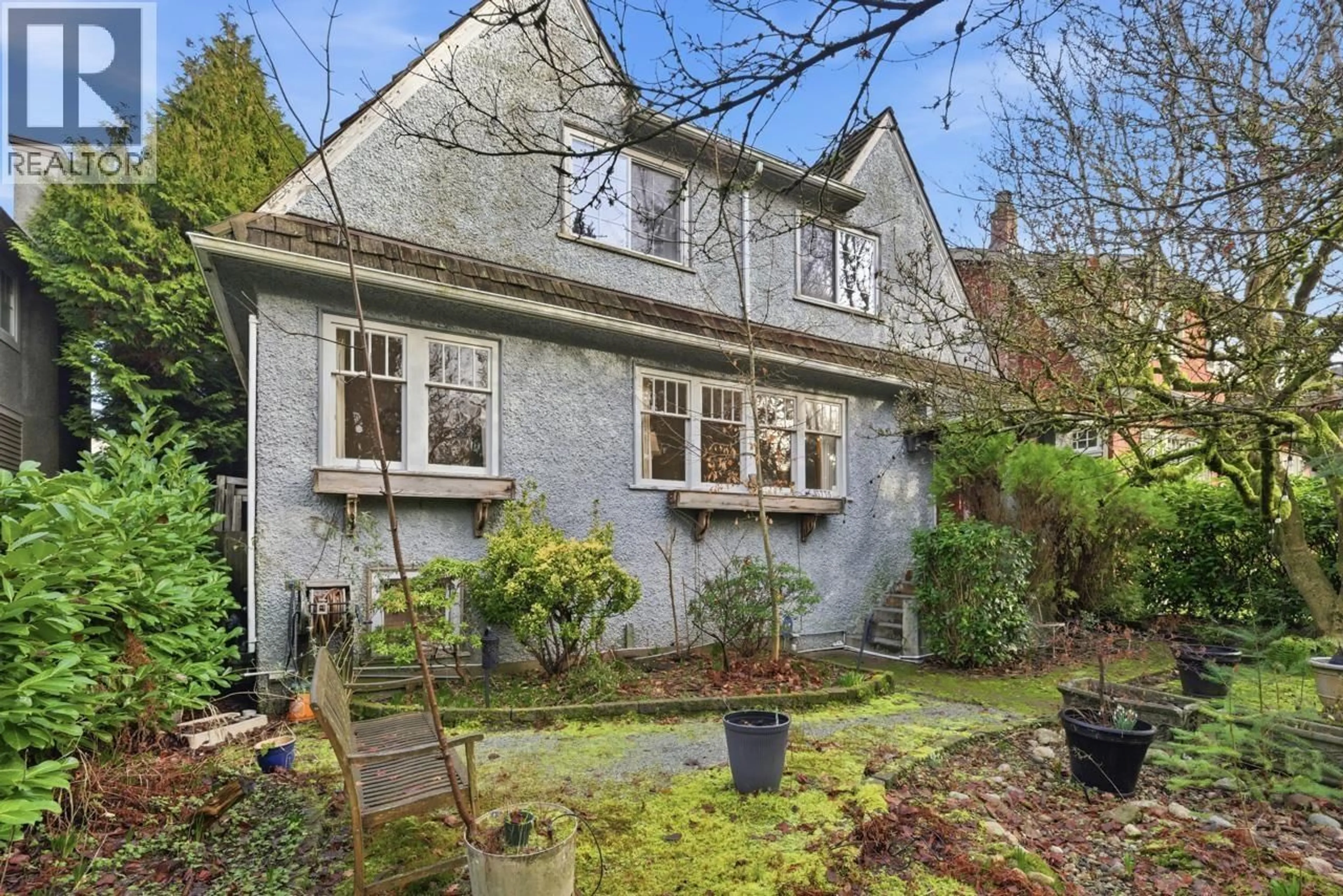 A pic from outside/outdoor area/front of a property/back of a property/a pic from drone, street for 3775 35TH AVENUE, Vancouver British Columbia V6N2N6