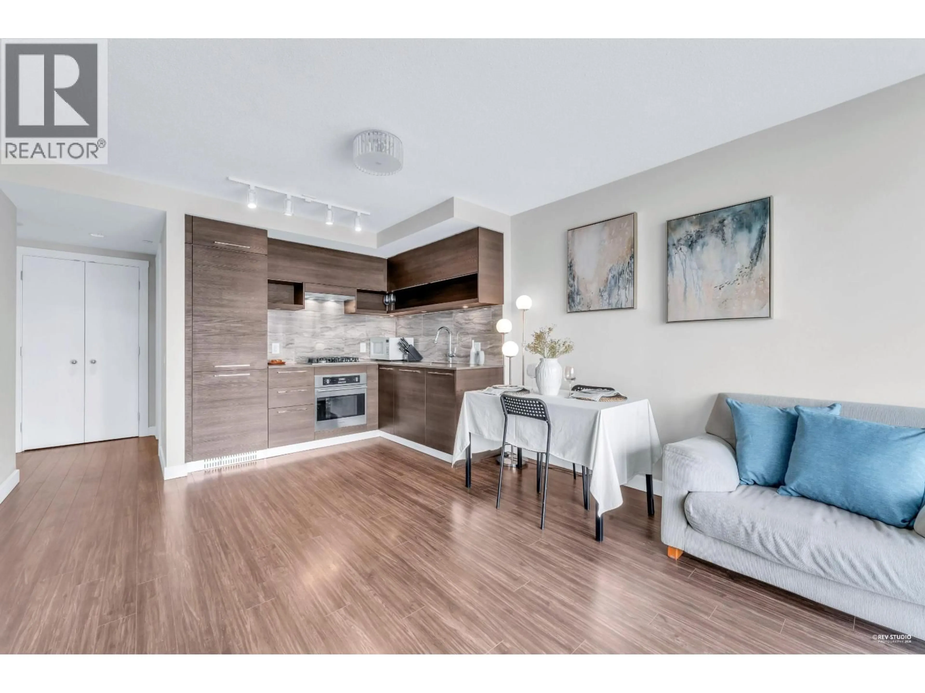 Open concept kitchen, wood/laminate floor for 1501 - 570 EMERSON STREET, Coquitlam British Columbia V3J0G3
