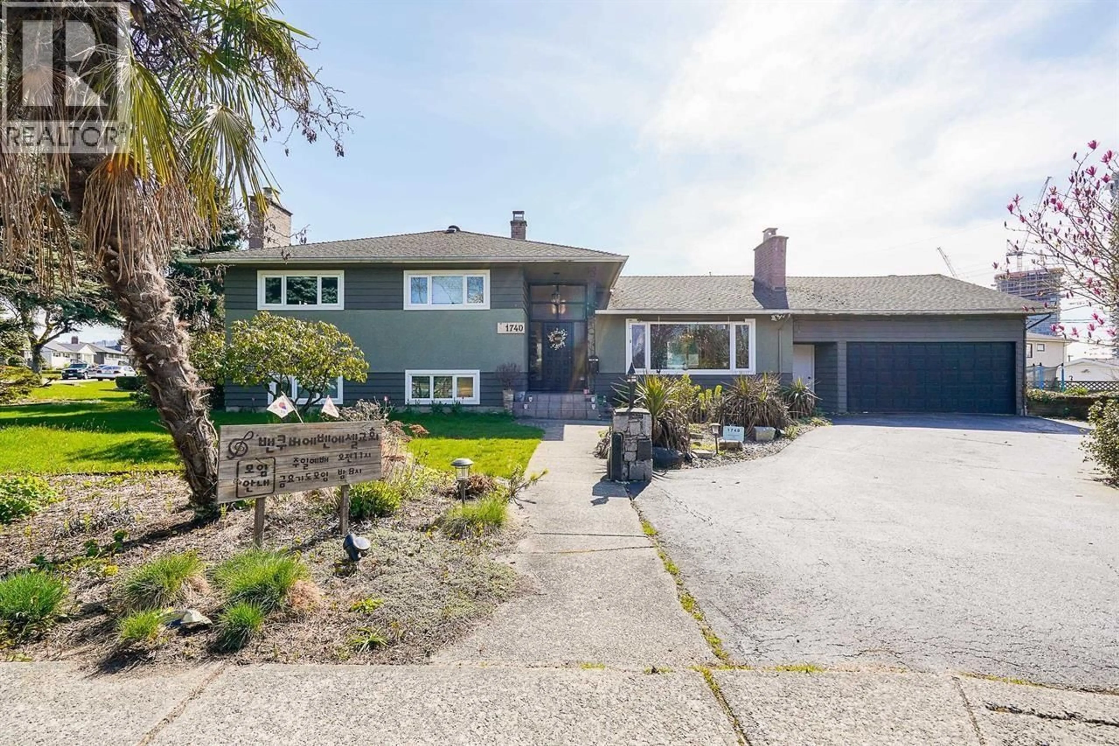 A pic from outside/outdoor area/front of a property/back of a property/a pic from drone, street for 1740 BETA AVENUE, Burnaby British Columbia V5C5M7