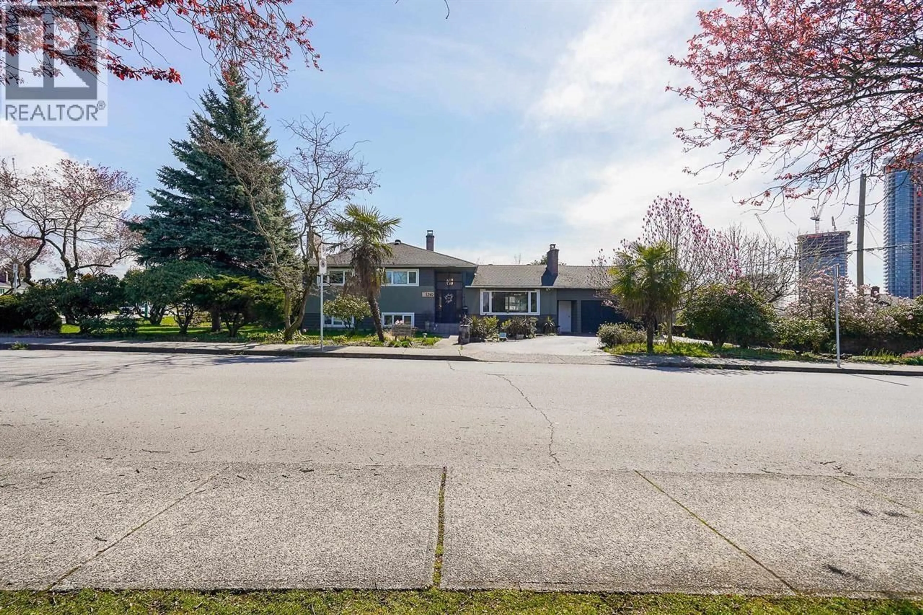 A pic from outside/outdoor area/front of a property/back of a property/a pic from drone, street for 1740 BETA AVENUE, Burnaby British Columbia V5C5M7