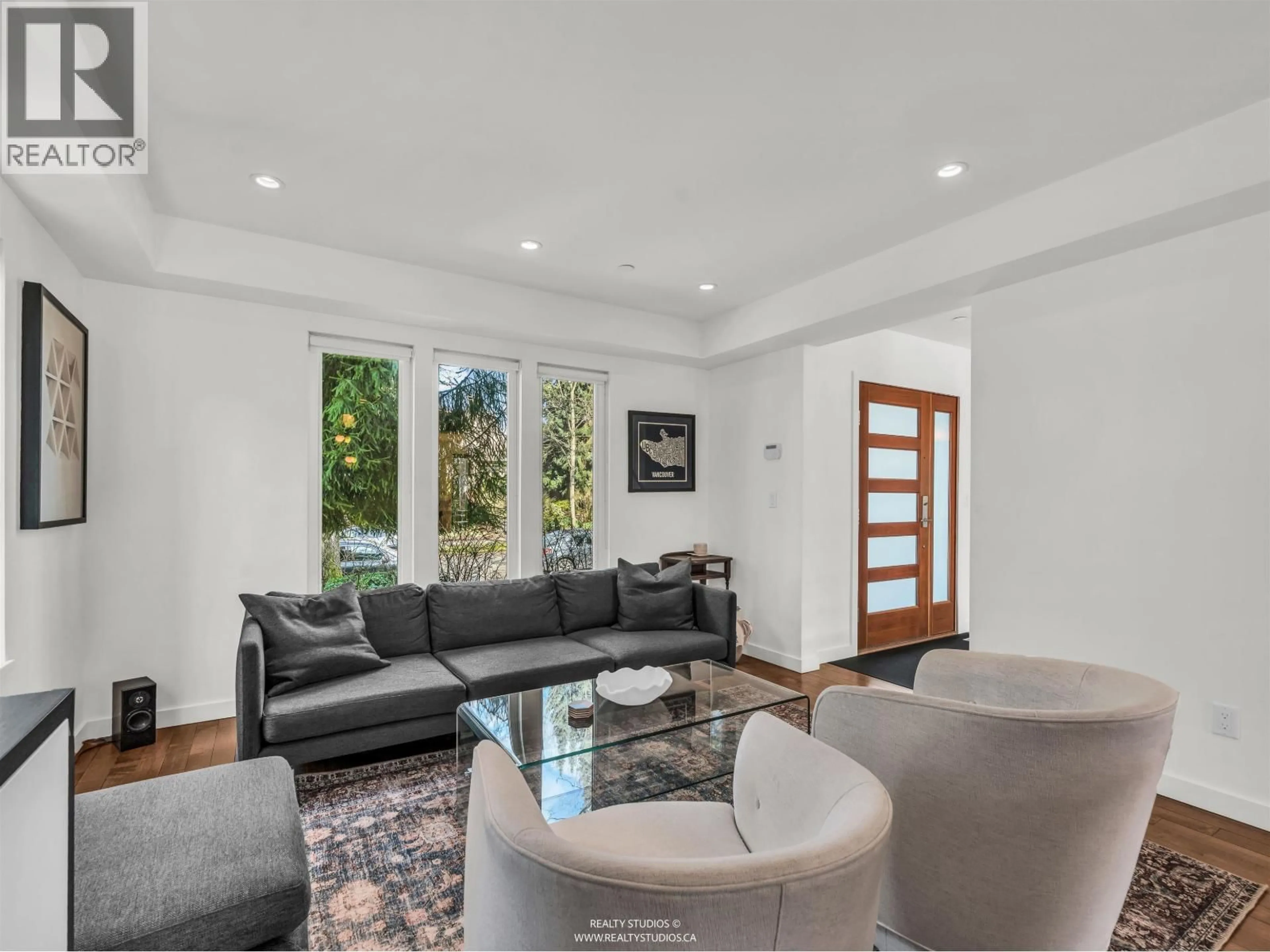 Living room with furniture, unknown for 132 22ND AVENUE, Vancouver British Columbia V5Y2G1