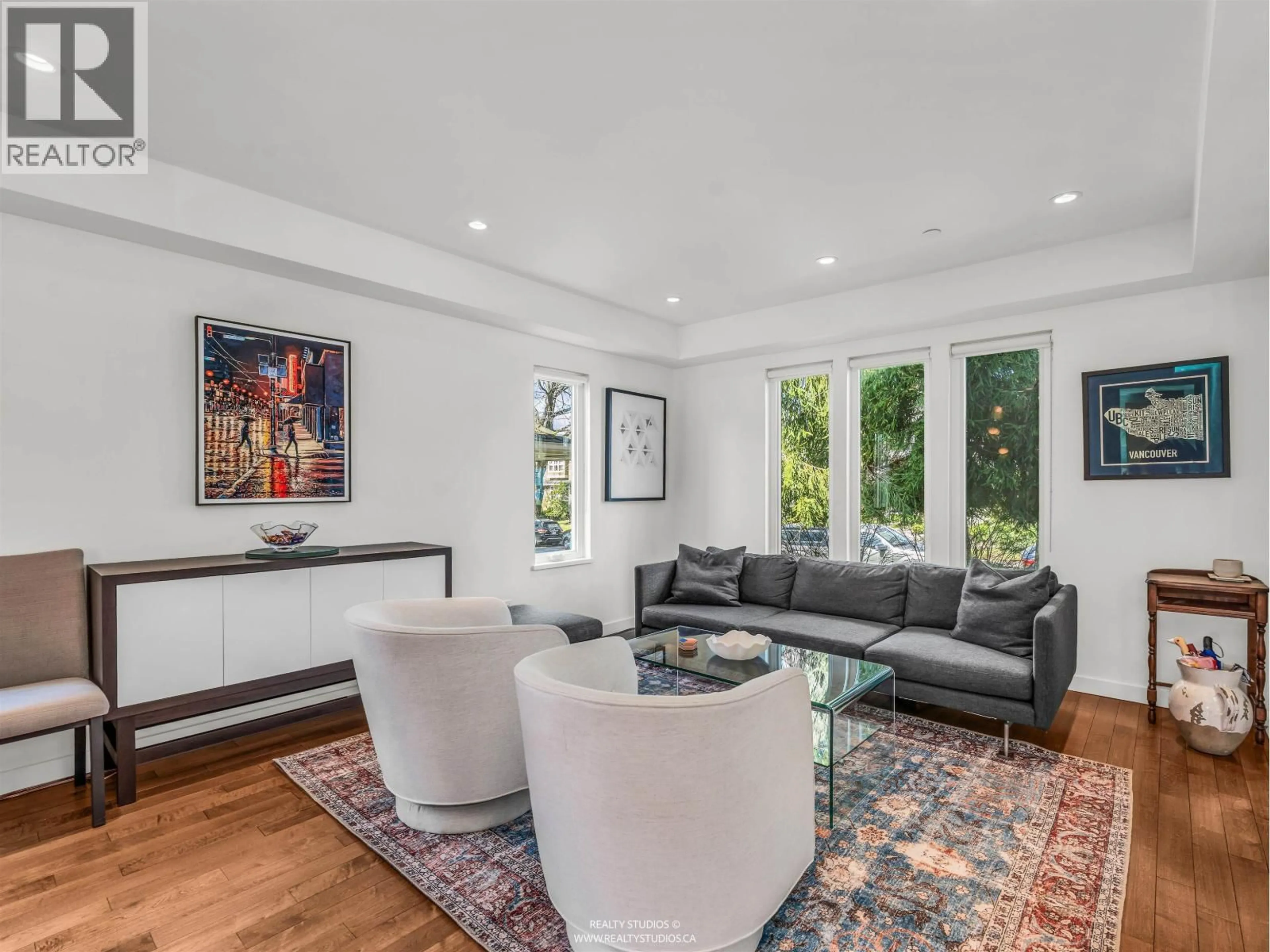 Living room with furniture, unknown for 132 22ND AVENUE, Vancouver British Columbia V5Y2G1